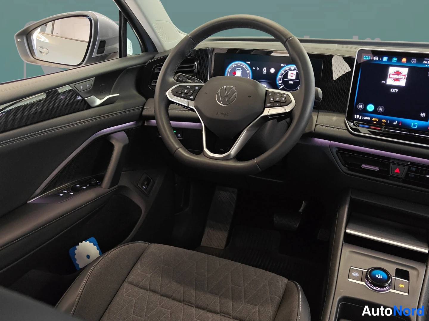 Hopea Volkswagen Tiguan 2024, ohjaamo, kuva 5