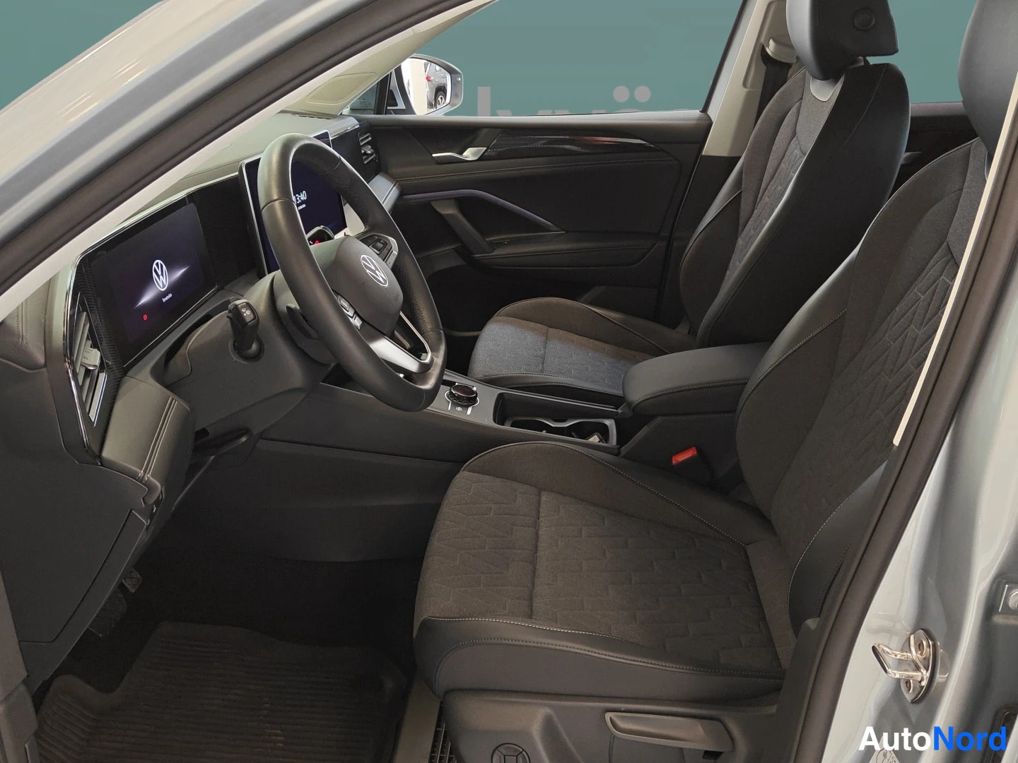 Hopea Volkswagen Tiguan 2024, ohjaamo, kuva 6
