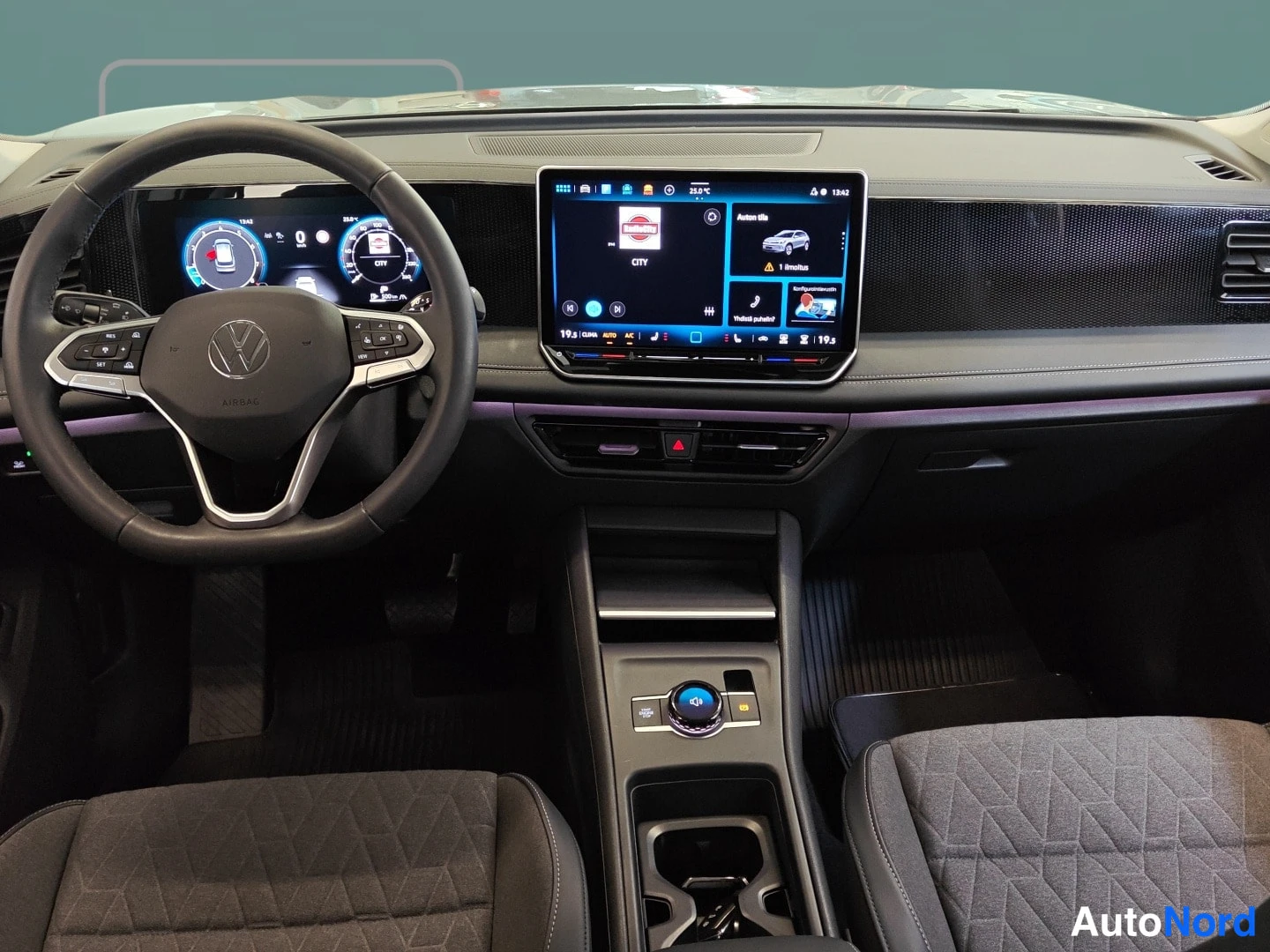 Hopea Volkswagen Tiguan 2024, ohjaamo, kuva 7