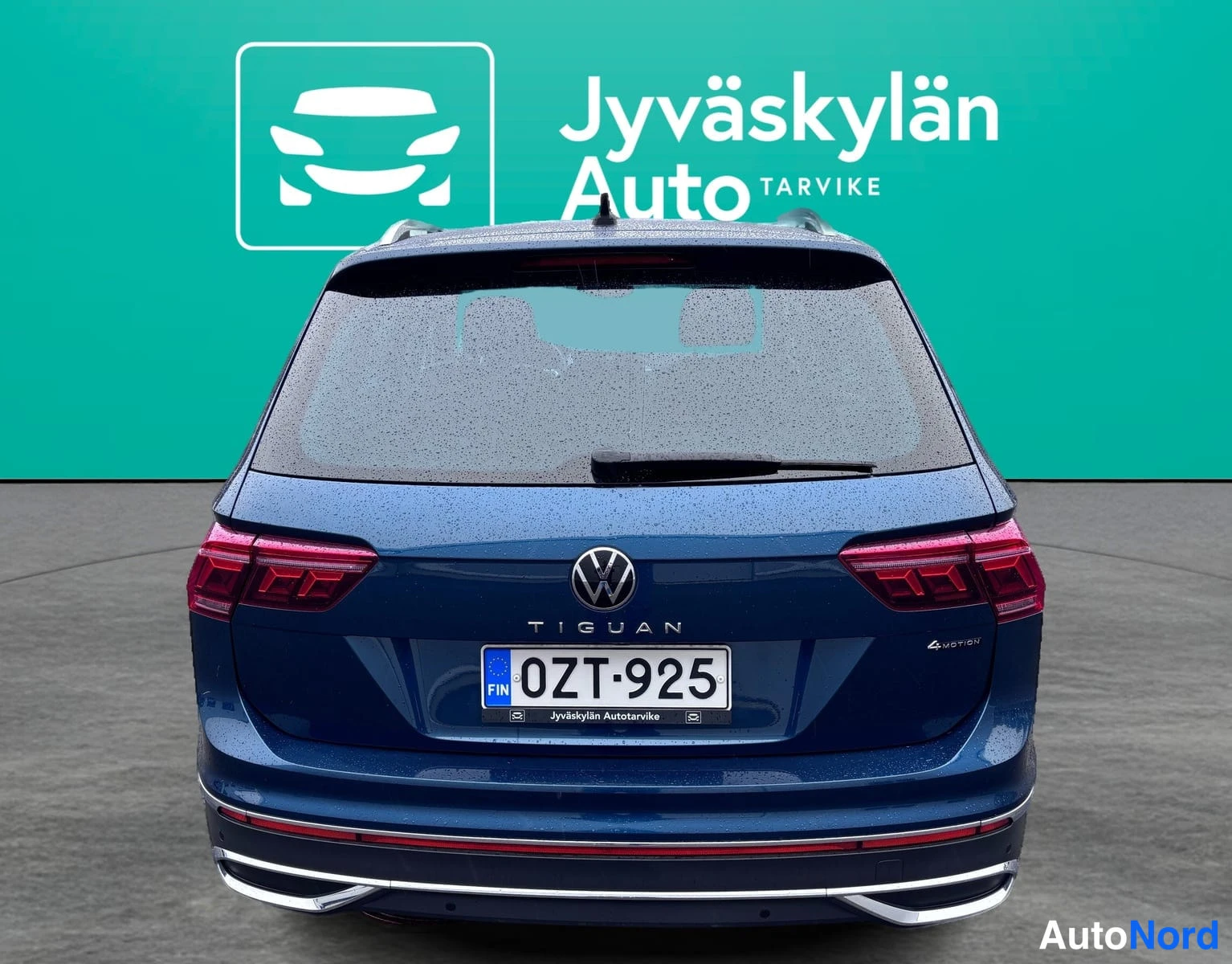 Blå Volkswagen Tiguan 2022, bakifrån, bild 6
