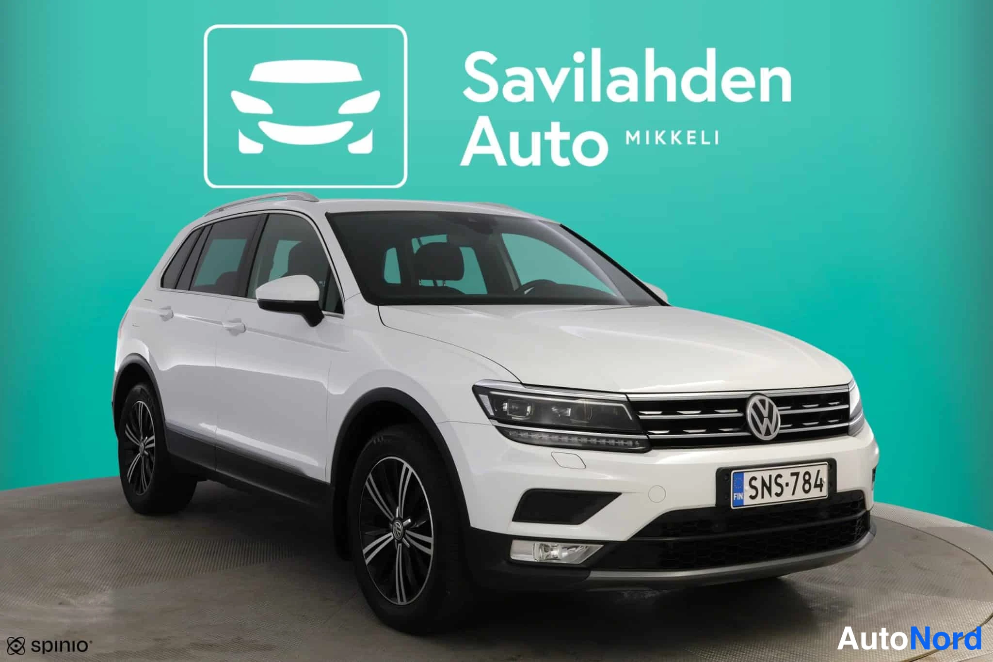 Valkoinen Volkswagen Tiguan 2017, etuviisto, keula oikealle, kuva 5