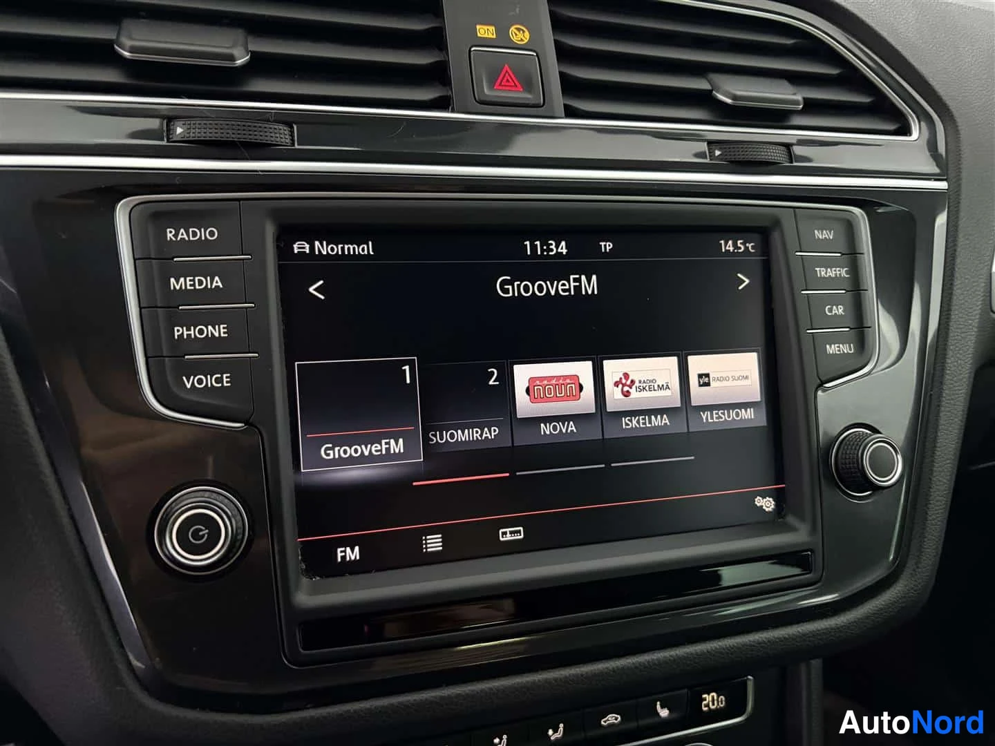 Valkoinen Volkswagen Tiguan 2017, yksityiskohta, kuva 30