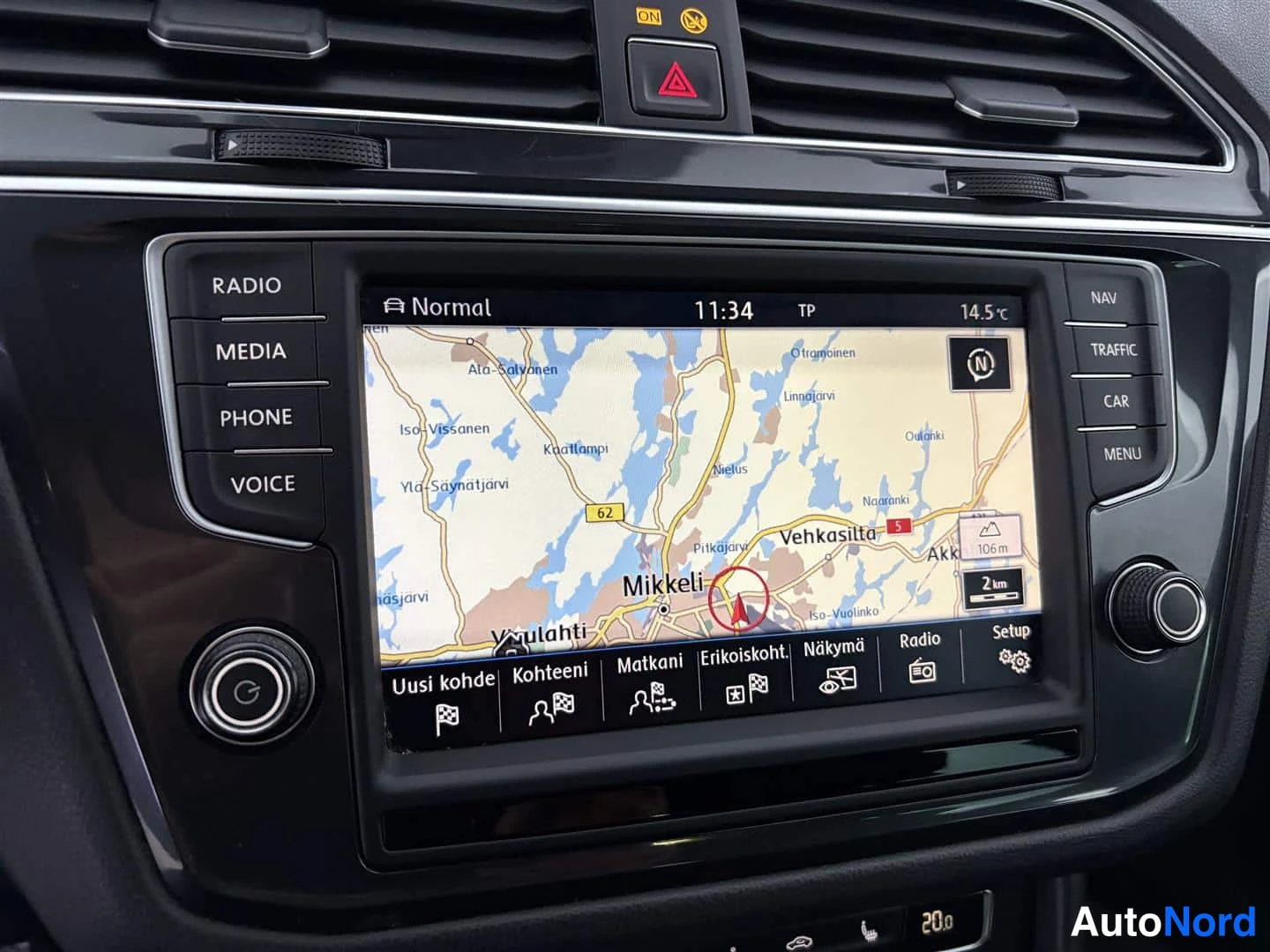 Valkoinen Volkswagen Tiguan 2017, ohjaamo, kuva 19