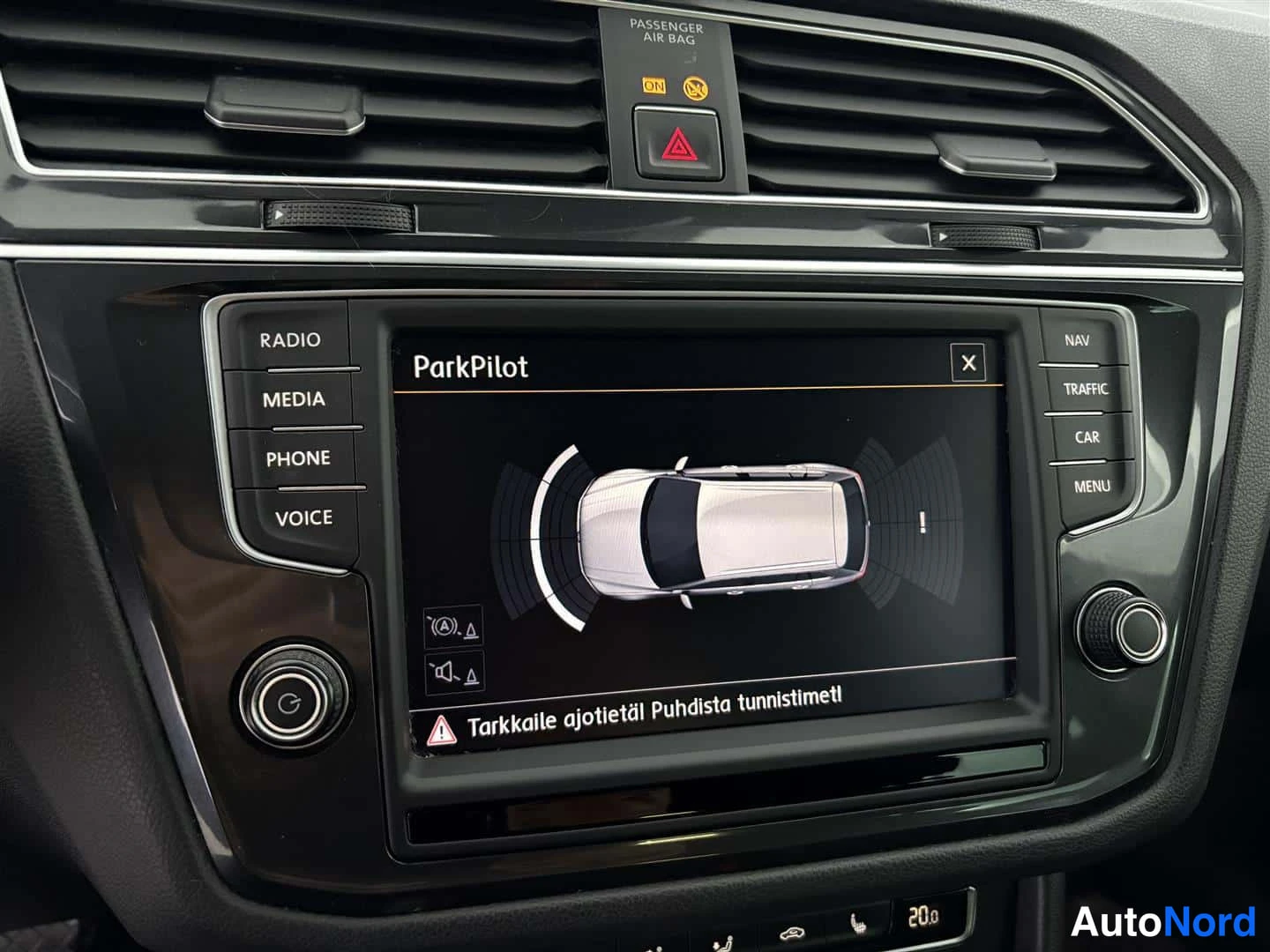 Valkoinen Volkswagen Tiguan 2017, yksityiskohta, kuva 31