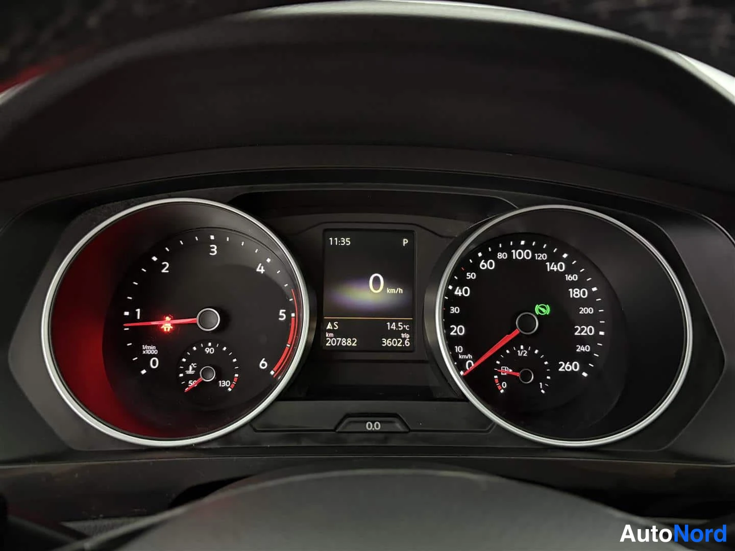 Valkoinen Volkswagen Tiguan 2017, yksityiskohta, kuva 36