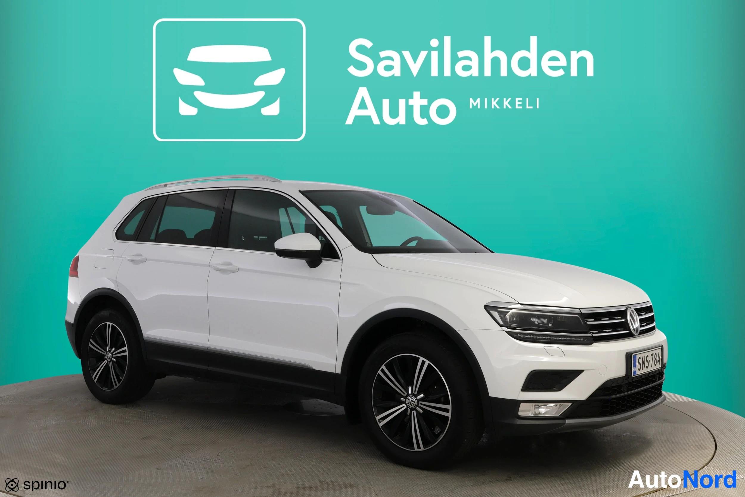 Valkoinen Volkswagen Tiguan 2017, etuviisto, keula oikealle, kuva 4