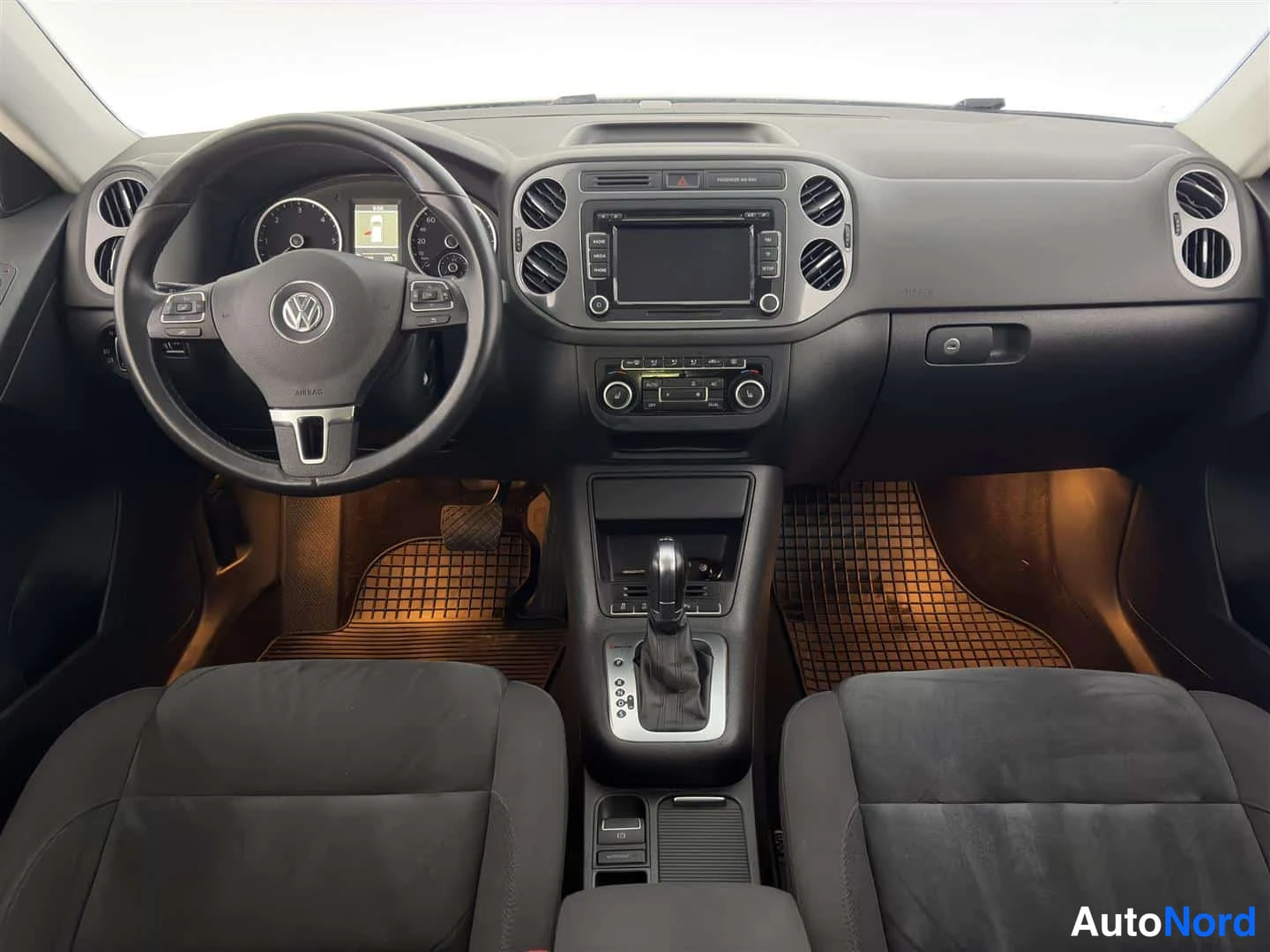 Hopea Volkswagen Tiguan 2012, ohjaamo, kuva 13