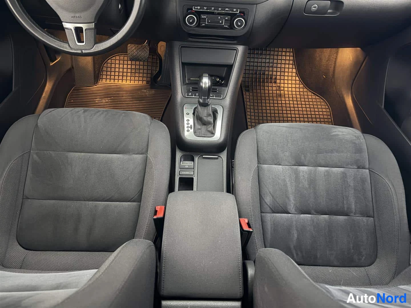 Hopea Volkswagen Tiguan 2012, etuistuimet, kuva 16