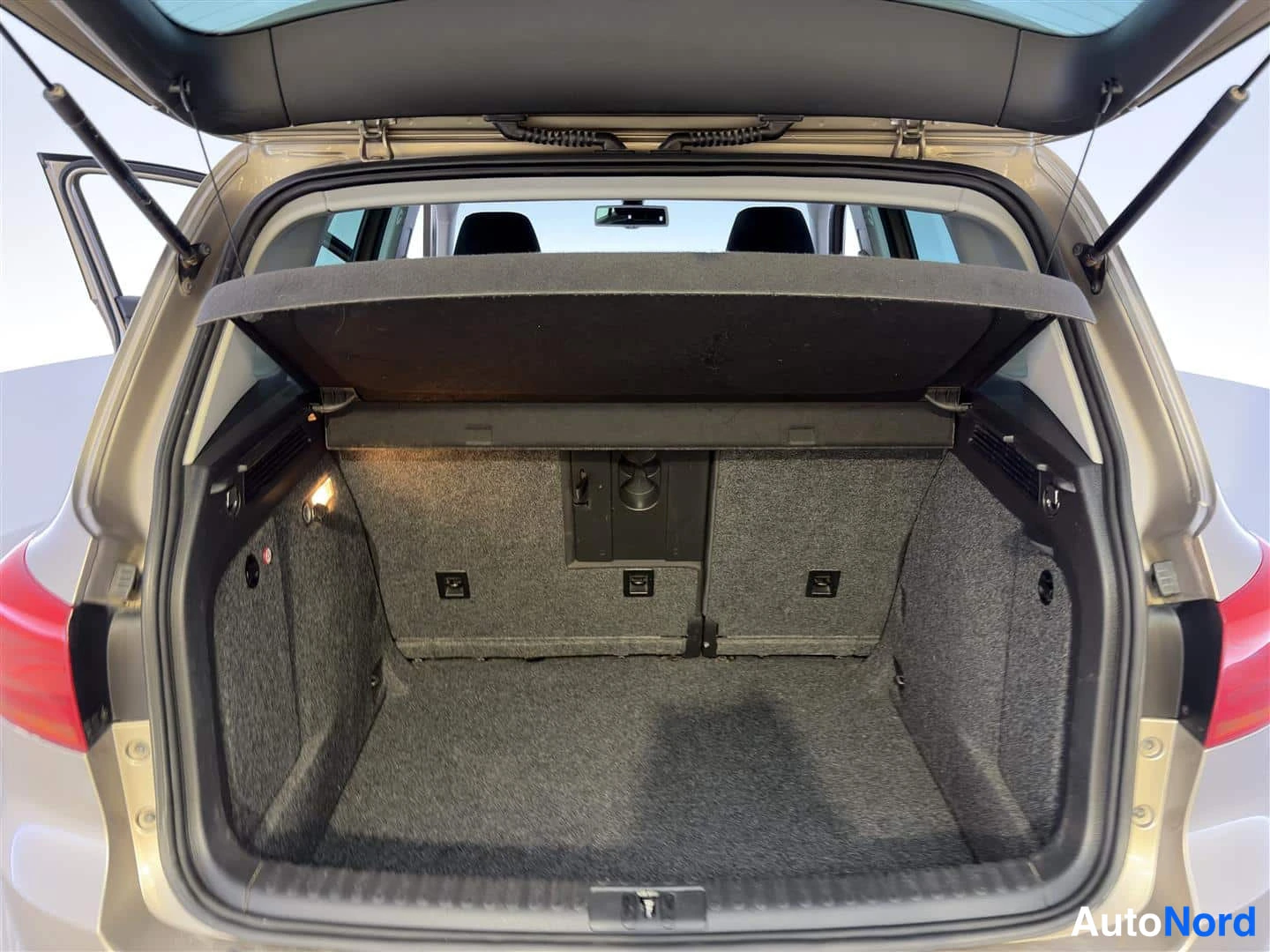 Hopea Volkswagen Tiguan 2012, tavaratila, kuva 19