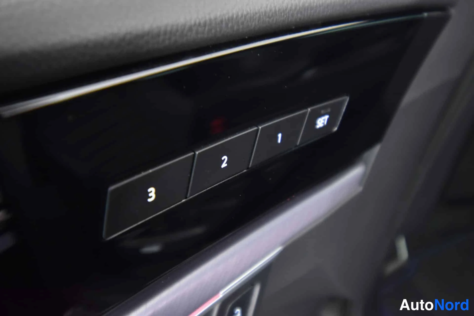 Svart Volkswagen Touareg 2024, detalj, bild 25