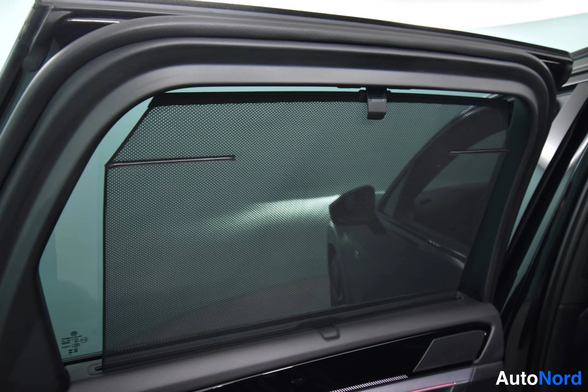 Svart Volkswagen Touareg 2024, detalj, bild 30