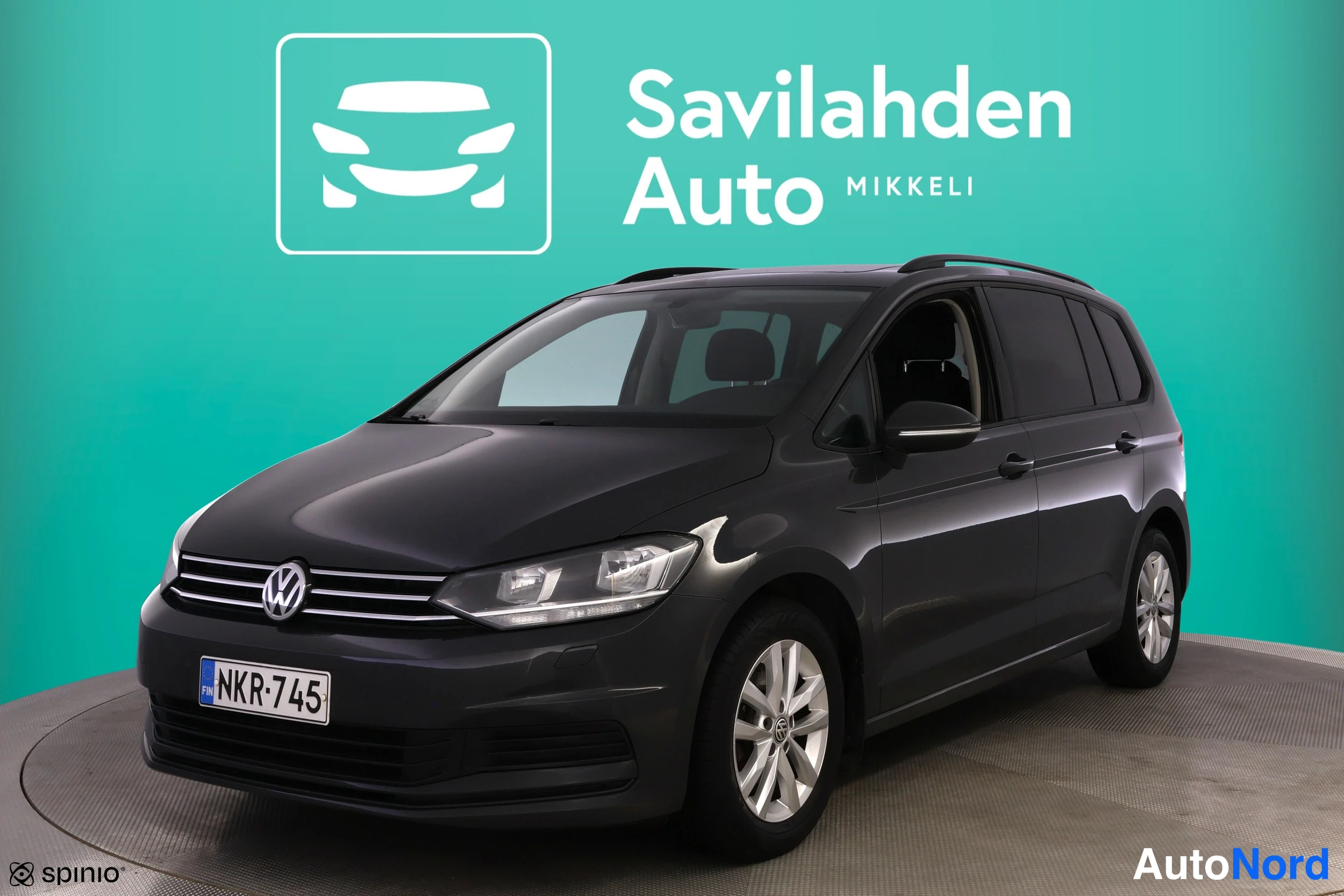 Harmaa Volkswagen Touran 2017, etuviisto, keula vasemmalle, kuva 2