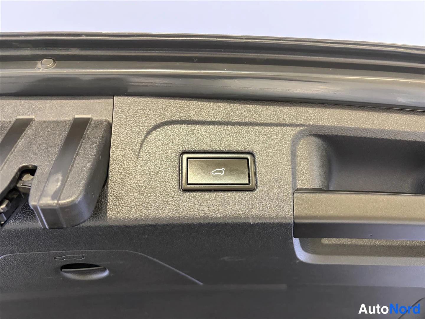 Harmaa Volkswagen Touran 2017, yksityiskohta, kuva 24