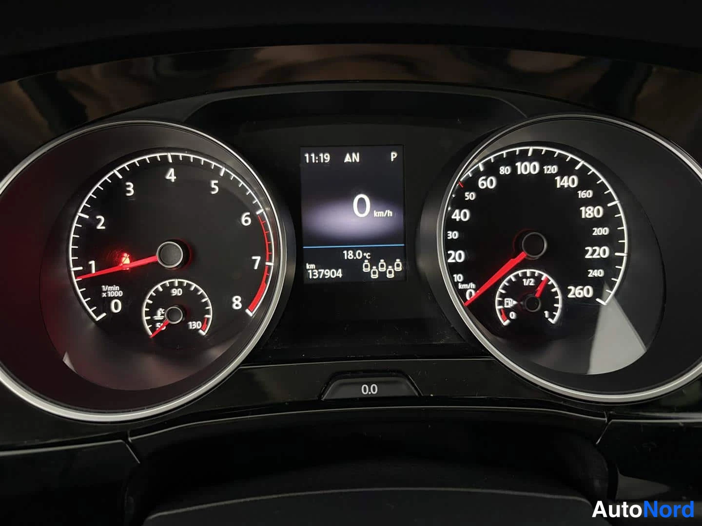 Harmaa Volkswagen Touran 2017, yksityiskohta, kuva 25