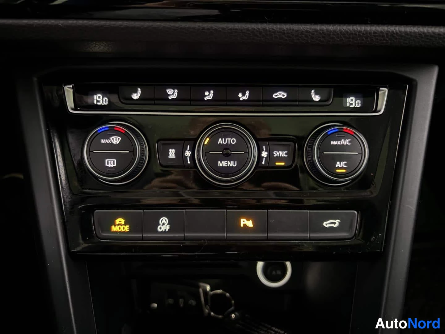 Harmaa Volkswagen Touran 2017, yksityiskohta, kuva 29