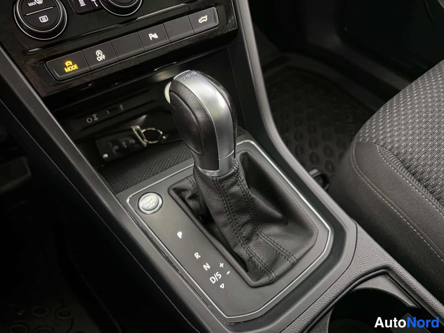 Harmaa Volkswagen Touran 2017, yksityiskohta, kuva 30