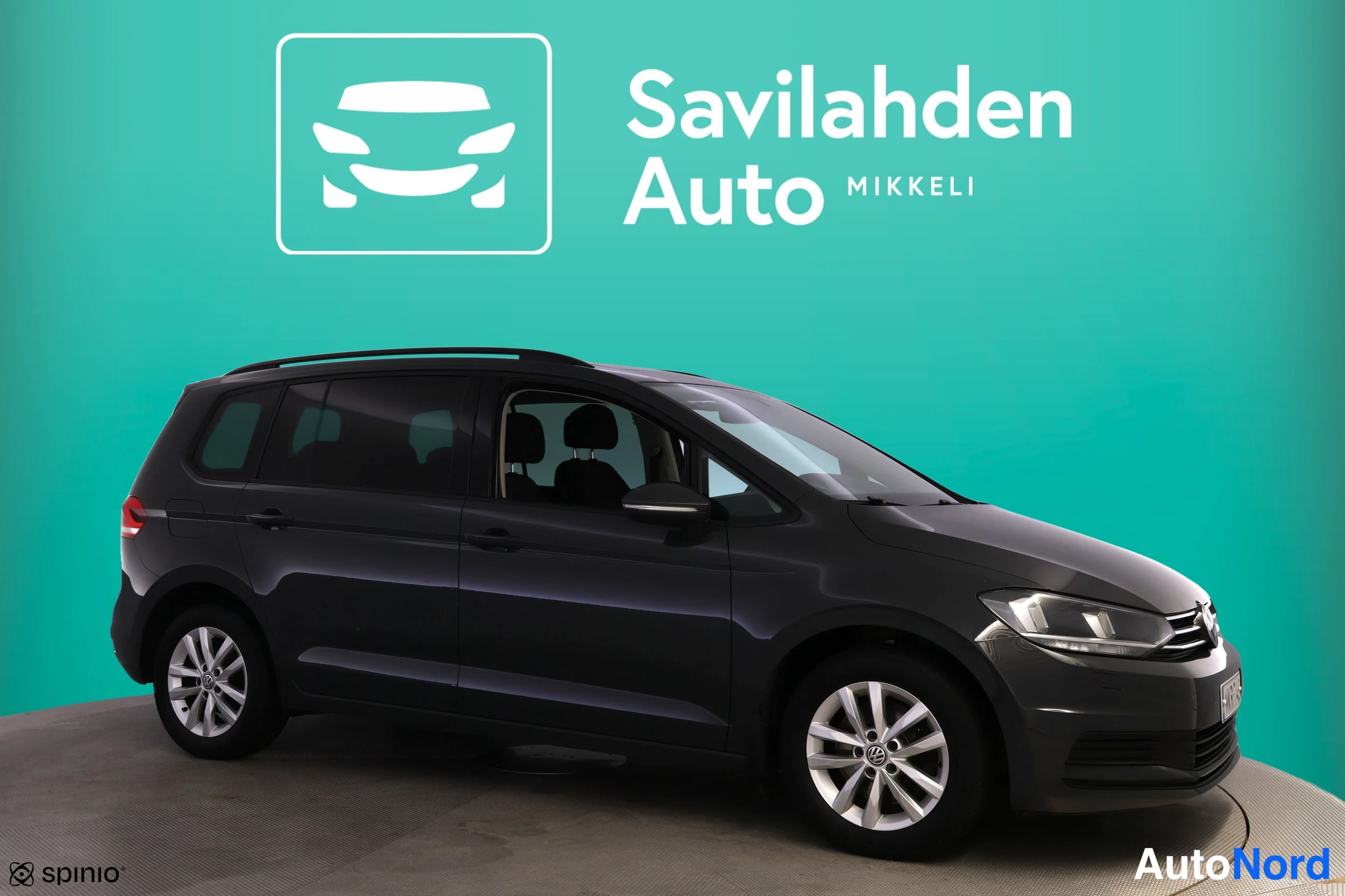 Harmaa Volkswagen Touran 2017, etuviisto, keula oikealle, kuva 4