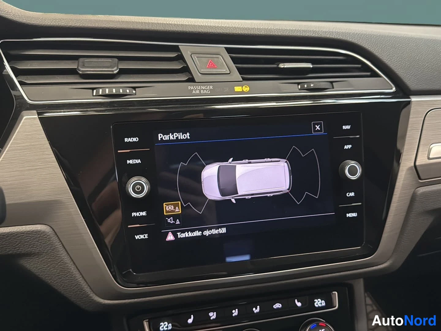 Harmaa Volkswagen Touran 2018, yksityiskohta, kuva 16