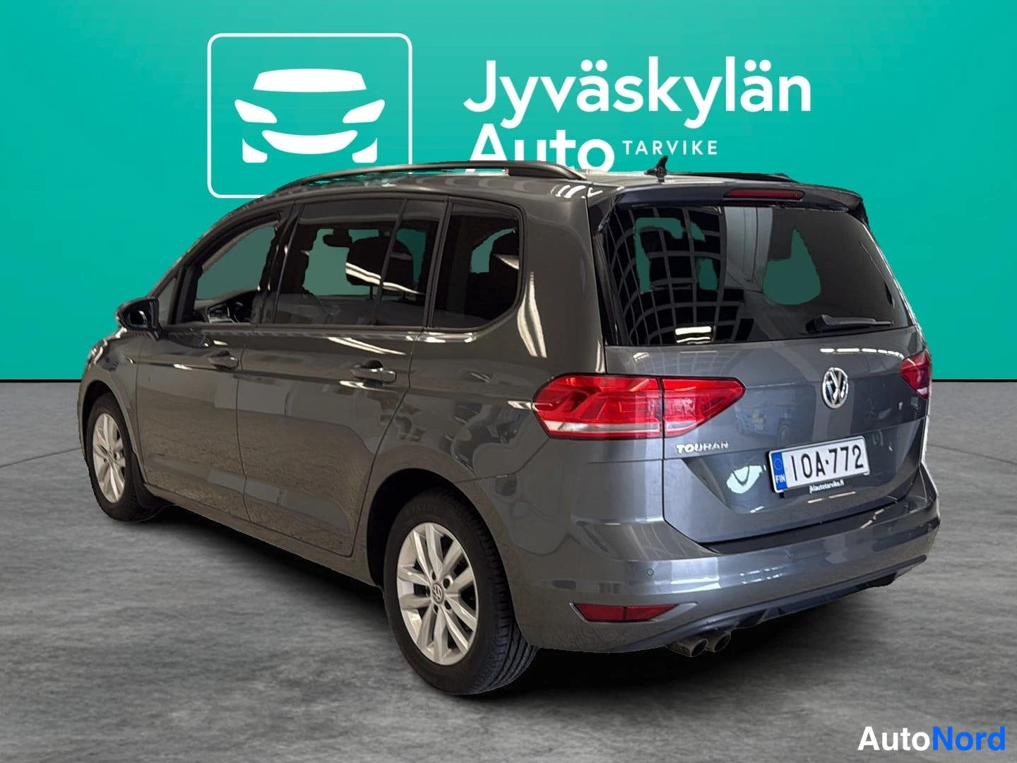 Harmaa Volkswagen Touran 2018, takaviisto, kuva 5