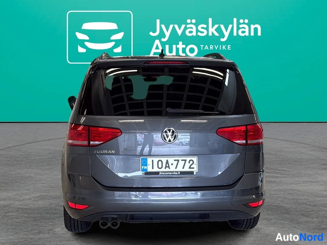Harmaa Volkswagen Touran 2018, takaa, kuva 6