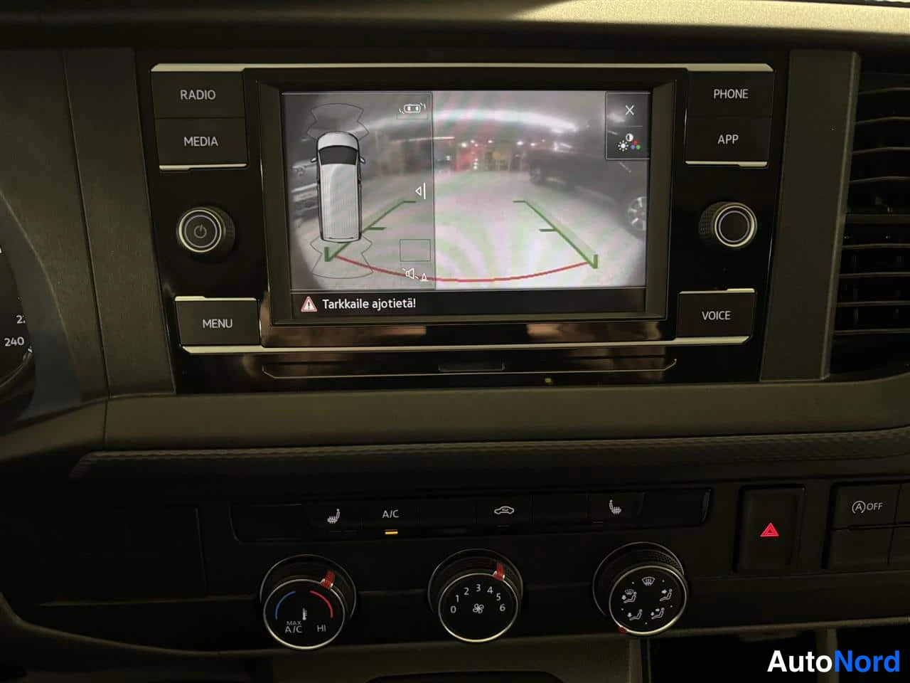 Harmaa Volkswagen Transporter 2020, yksityiskohta, kuva 19