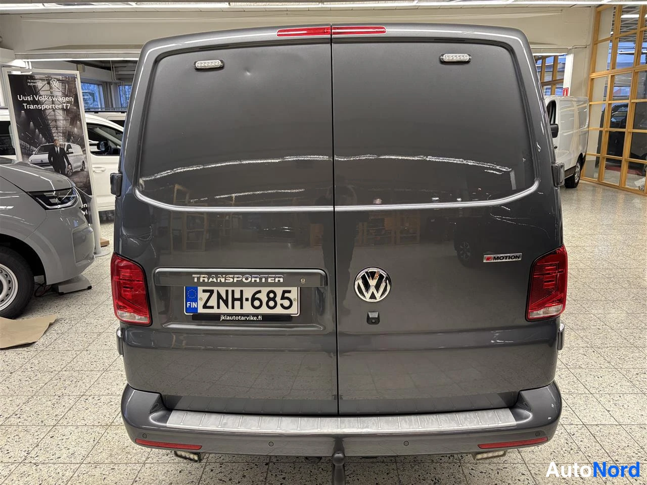 Harmaa Volkswagen Transporter 2020, takaa, kuva 6
