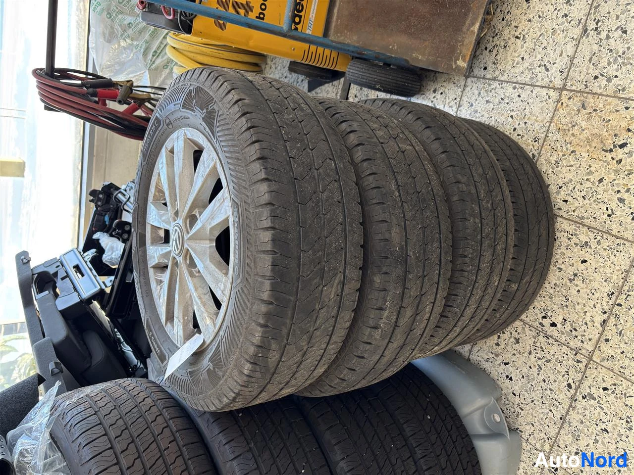 Blå Volkswagen Transporter 2021, detalj, bild 18