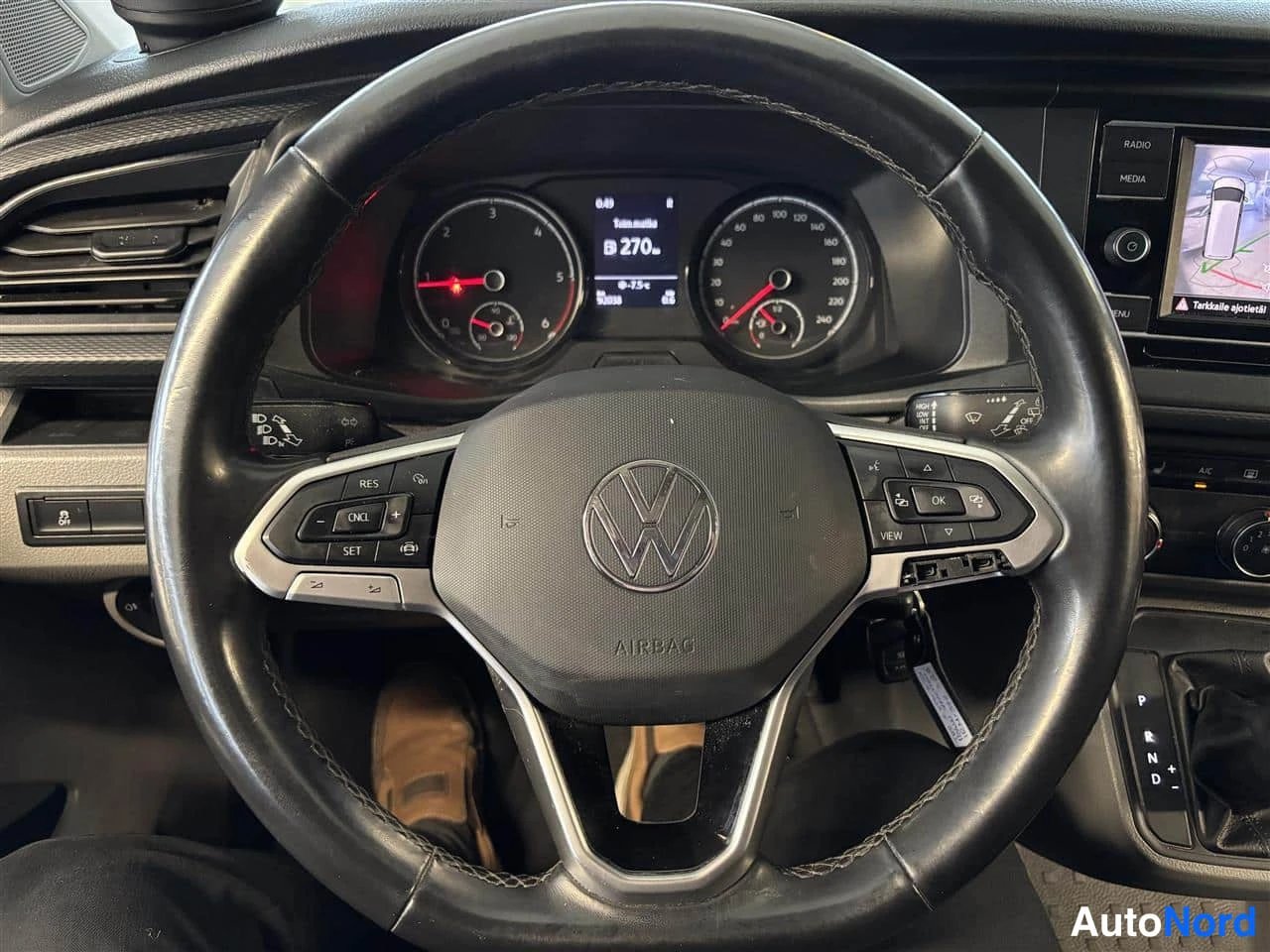 Harmaa Volkswagen Transporter 2023, yksityiskohta, kuva 19