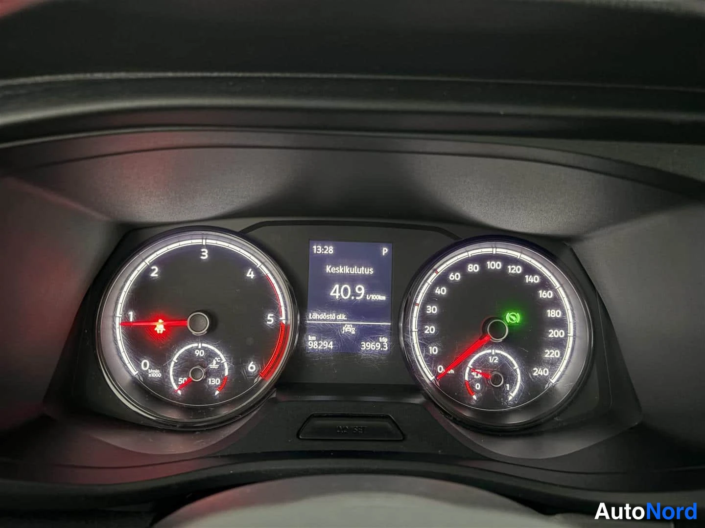 Musta Volkswagen Transporter 2023, yksityiskohta, kuva 17