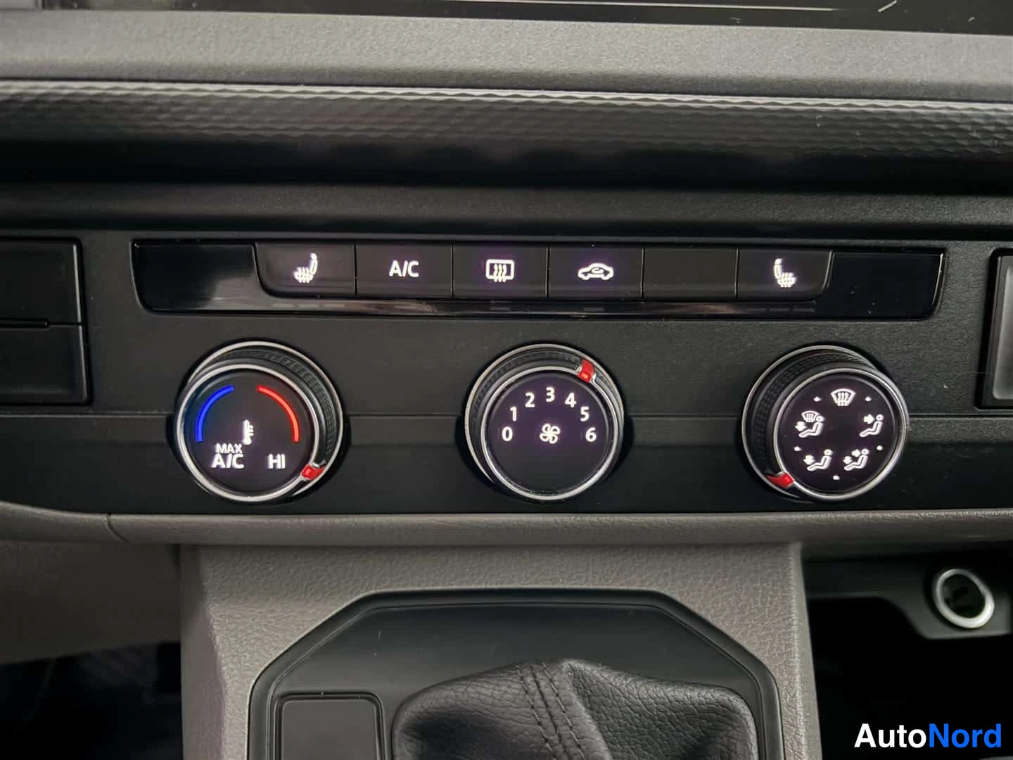 Musta Volkswagen Transporter 2023, yksityiskohta, kuva 21
