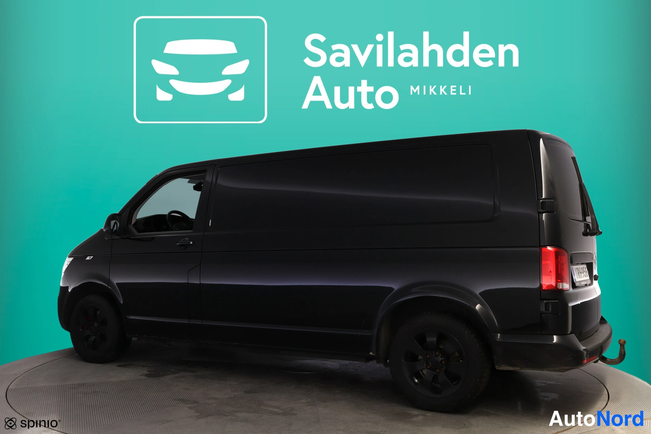 Musta Volkswagen Transporter 2023, takaviisto, kuva 8