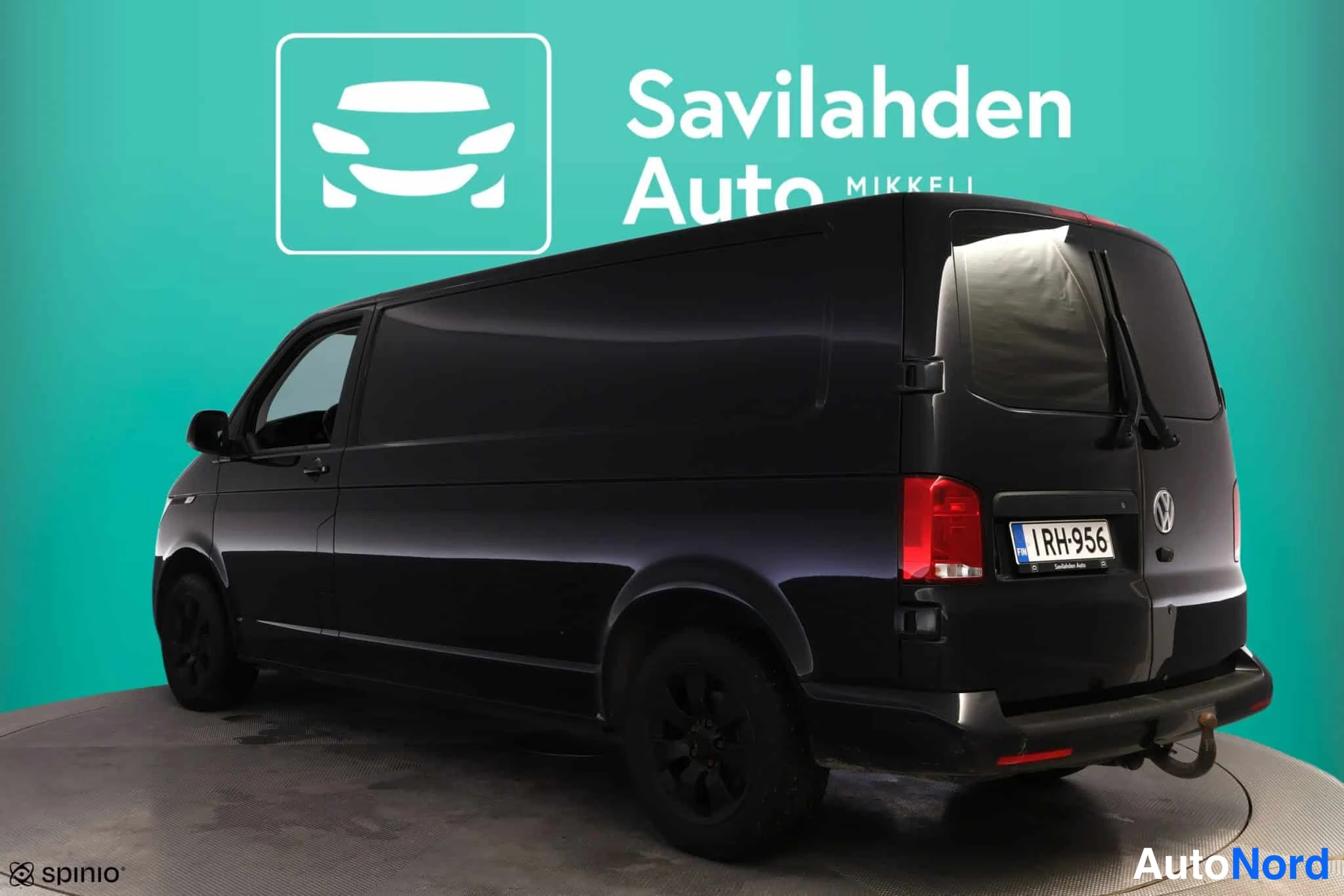 Musta Volkswagen Transporter 2023, takaviisto, kuva 9