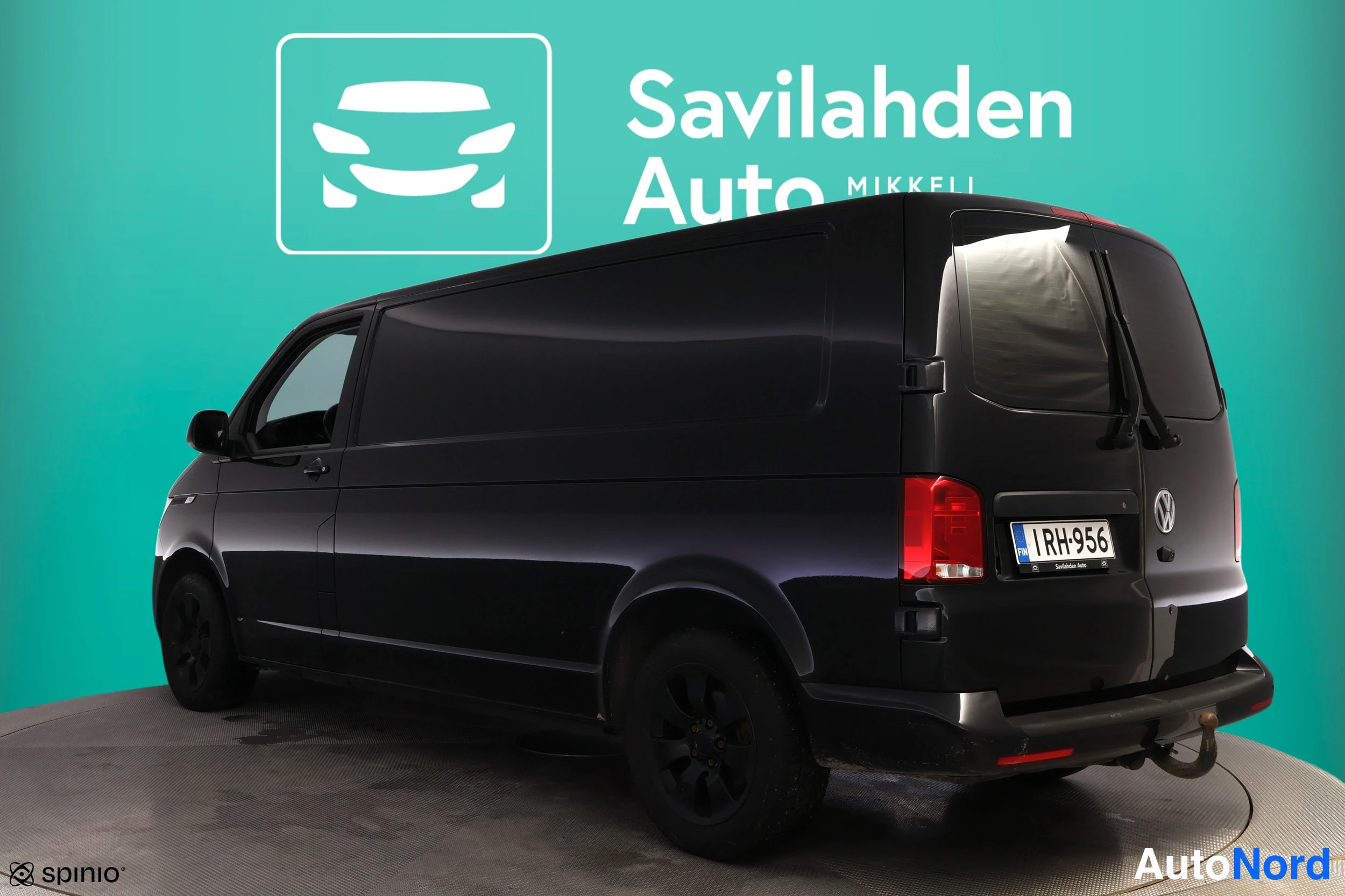 Musta Volkswagen Transporter 2023, takaviisto, kuva 10