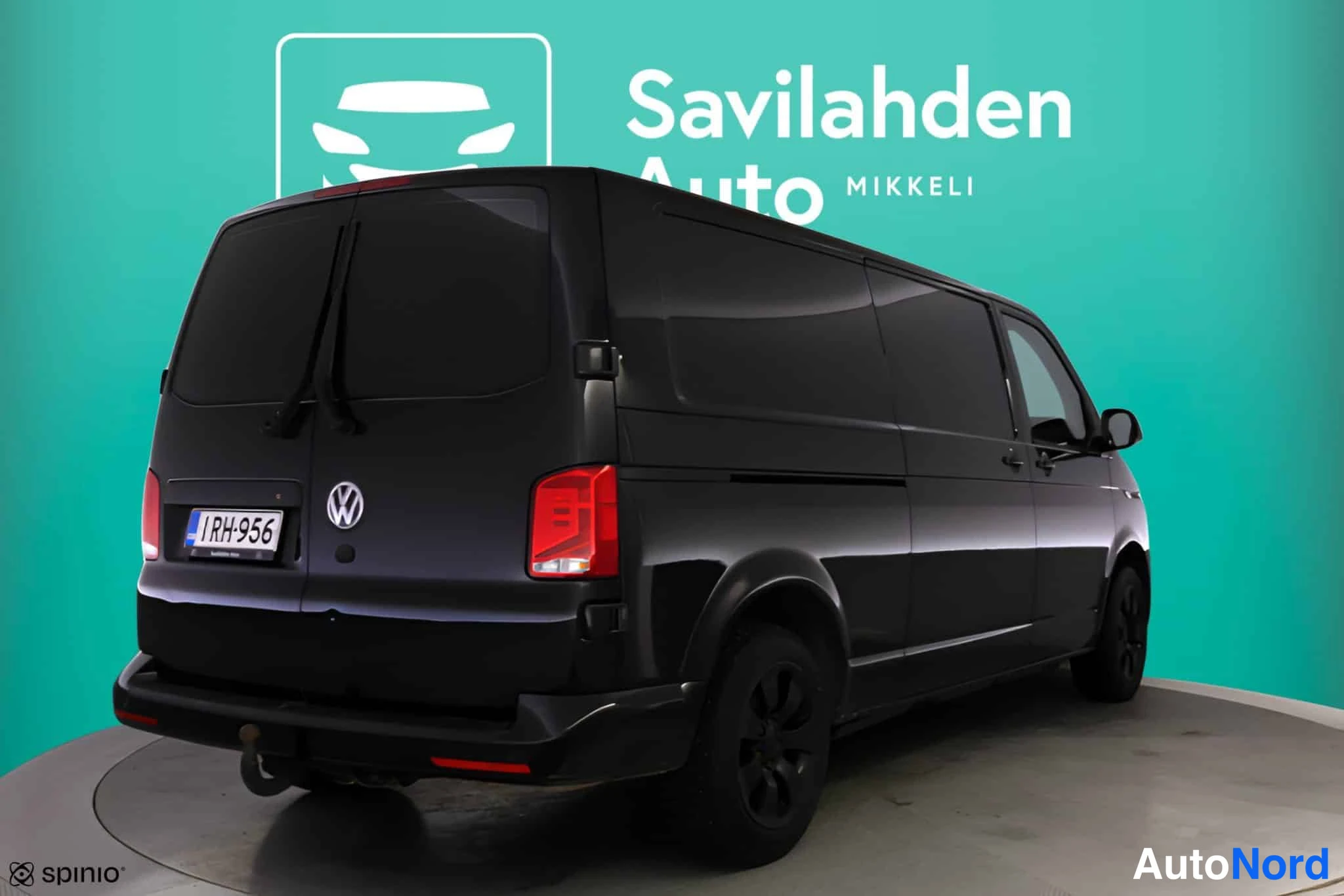Musta Volkswagen Transporter 2023, takaviisto, kuva 11