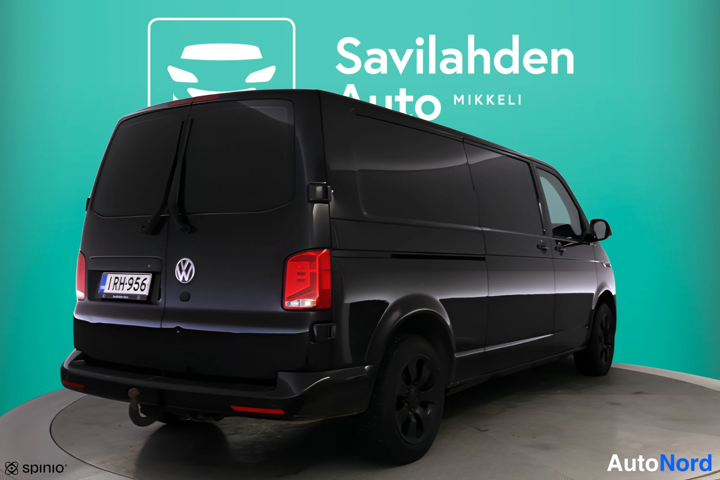 Musta Volkswagen Transporter 2023, takaviisto, kuva 12