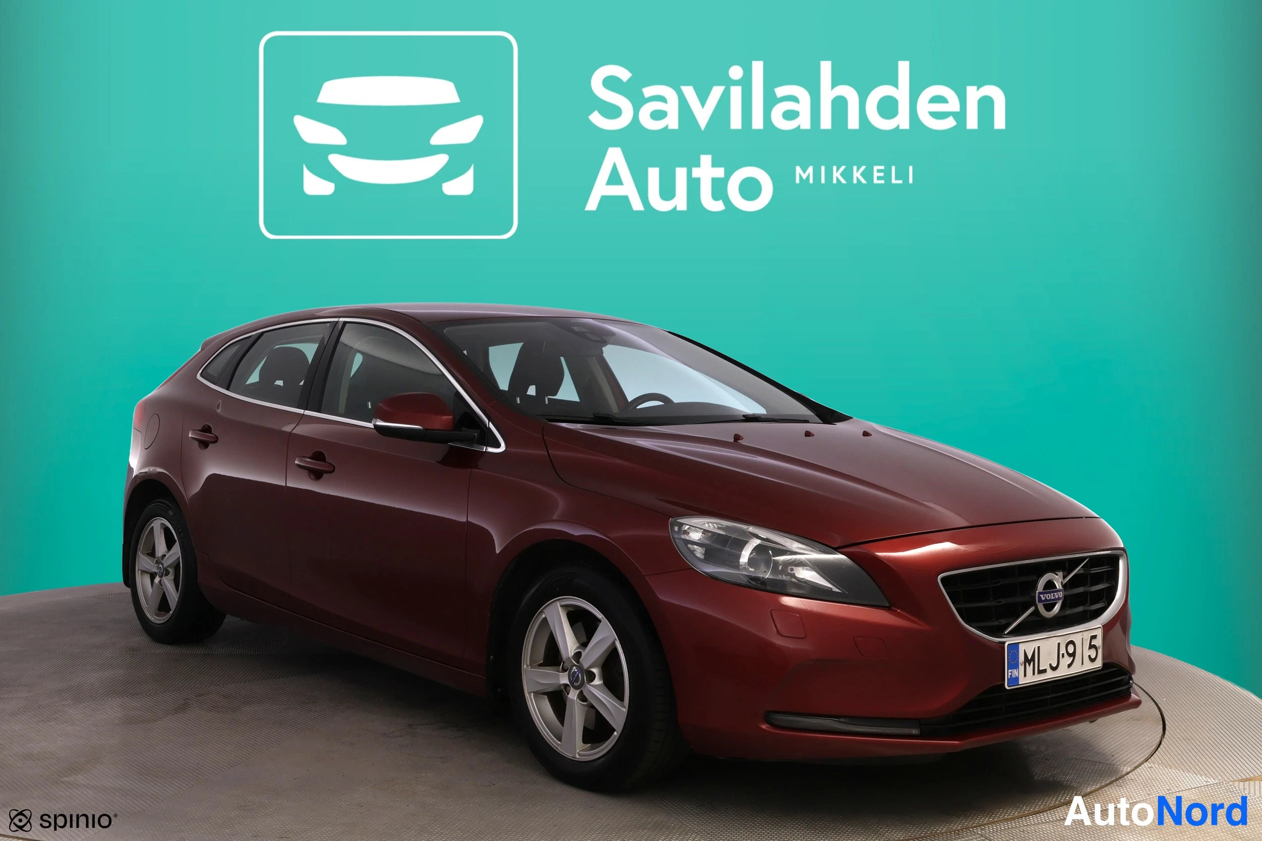 Punainen Volvo V40 2013, etuviisto, keula oikealle, kuva 6