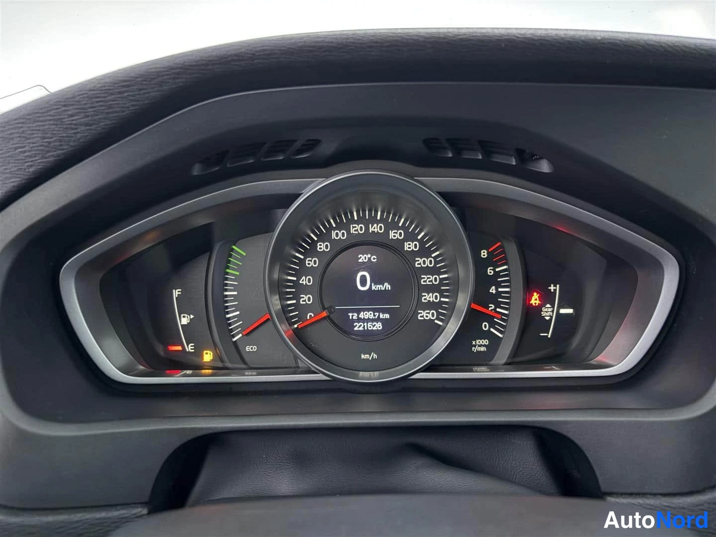 Punainen Volvo V40 2013, yksityiskohta, kuva 21