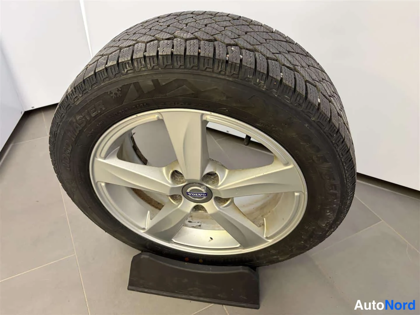 Punainen Volvo V40 2013, yksityiskohta, kuva 27