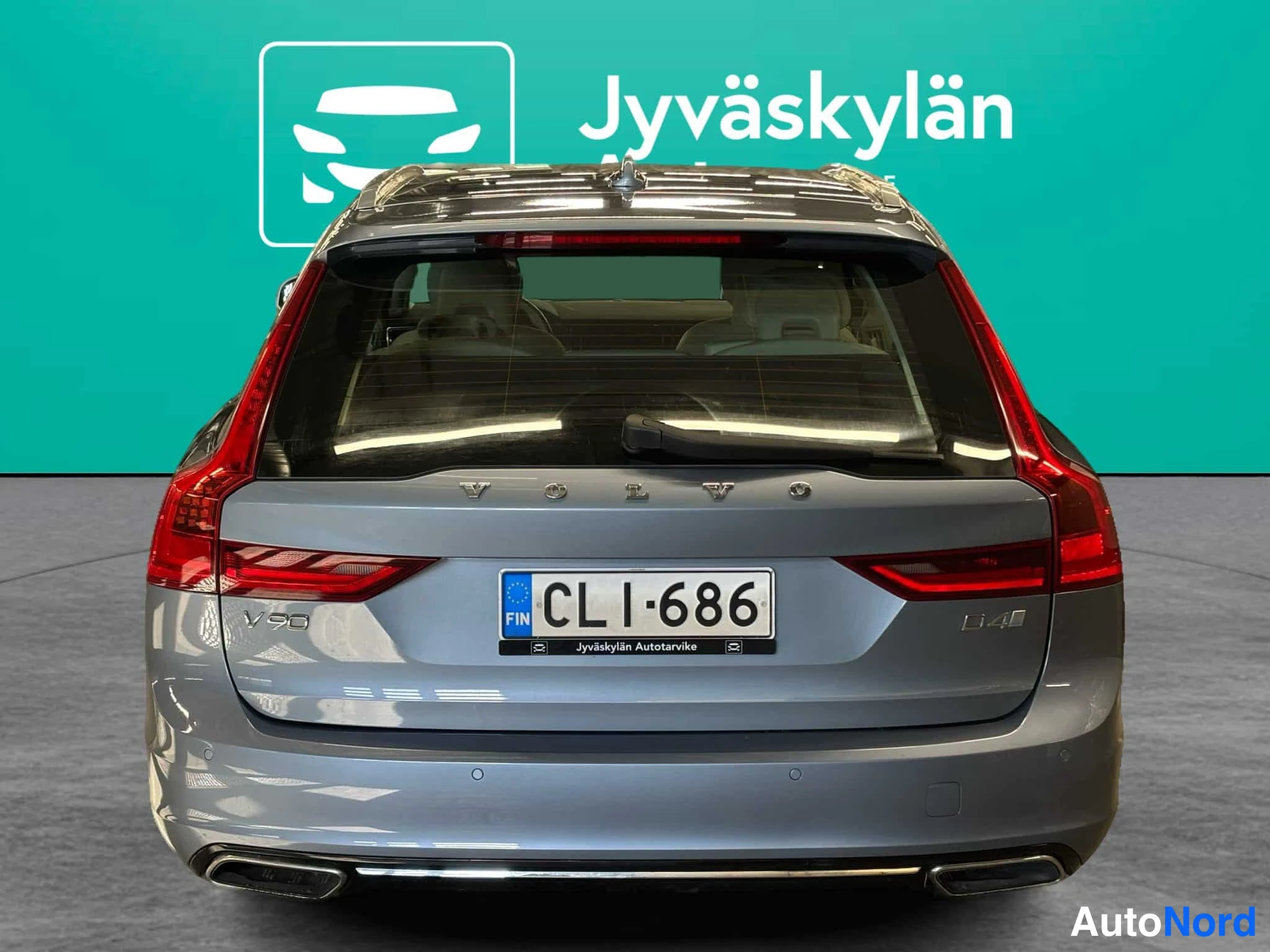 Sininen Volvo V90 2016, takaa, kuva 13