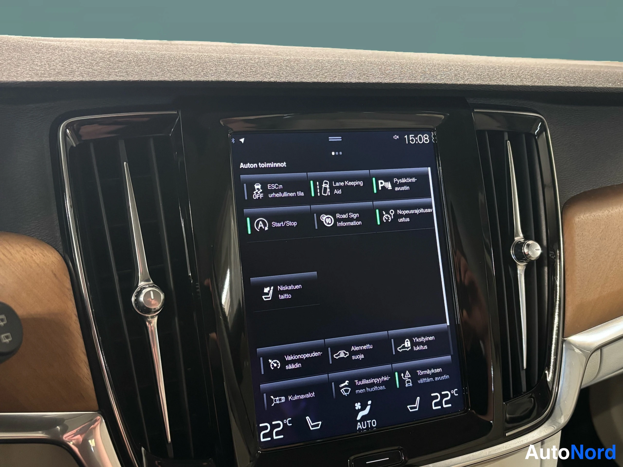 Sininen Volvo V90 2016, yksityiskohta, kuva 32