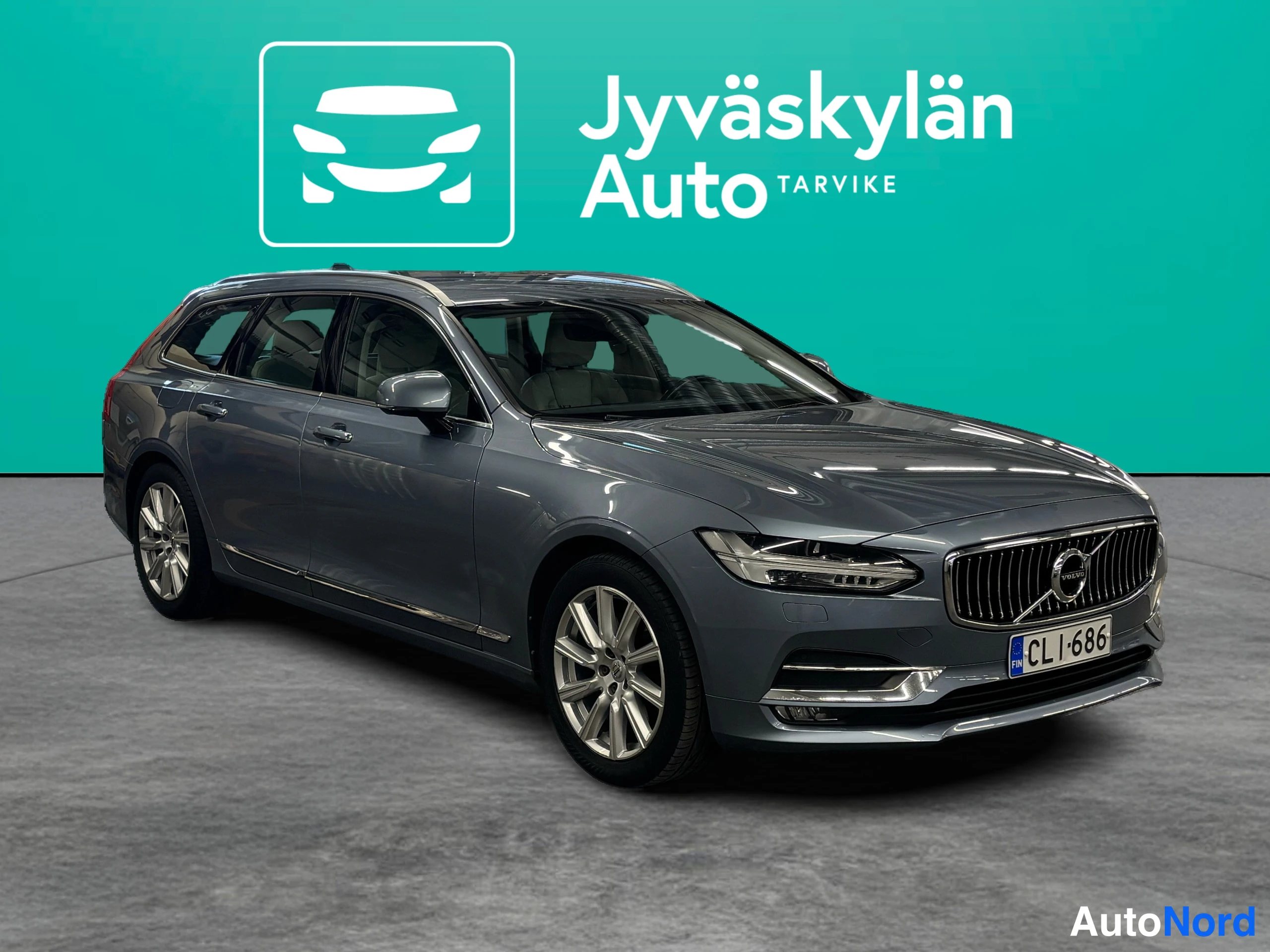 Sininen Volvo V90 2016, etuviisto, keula oikealle, kuva 4
