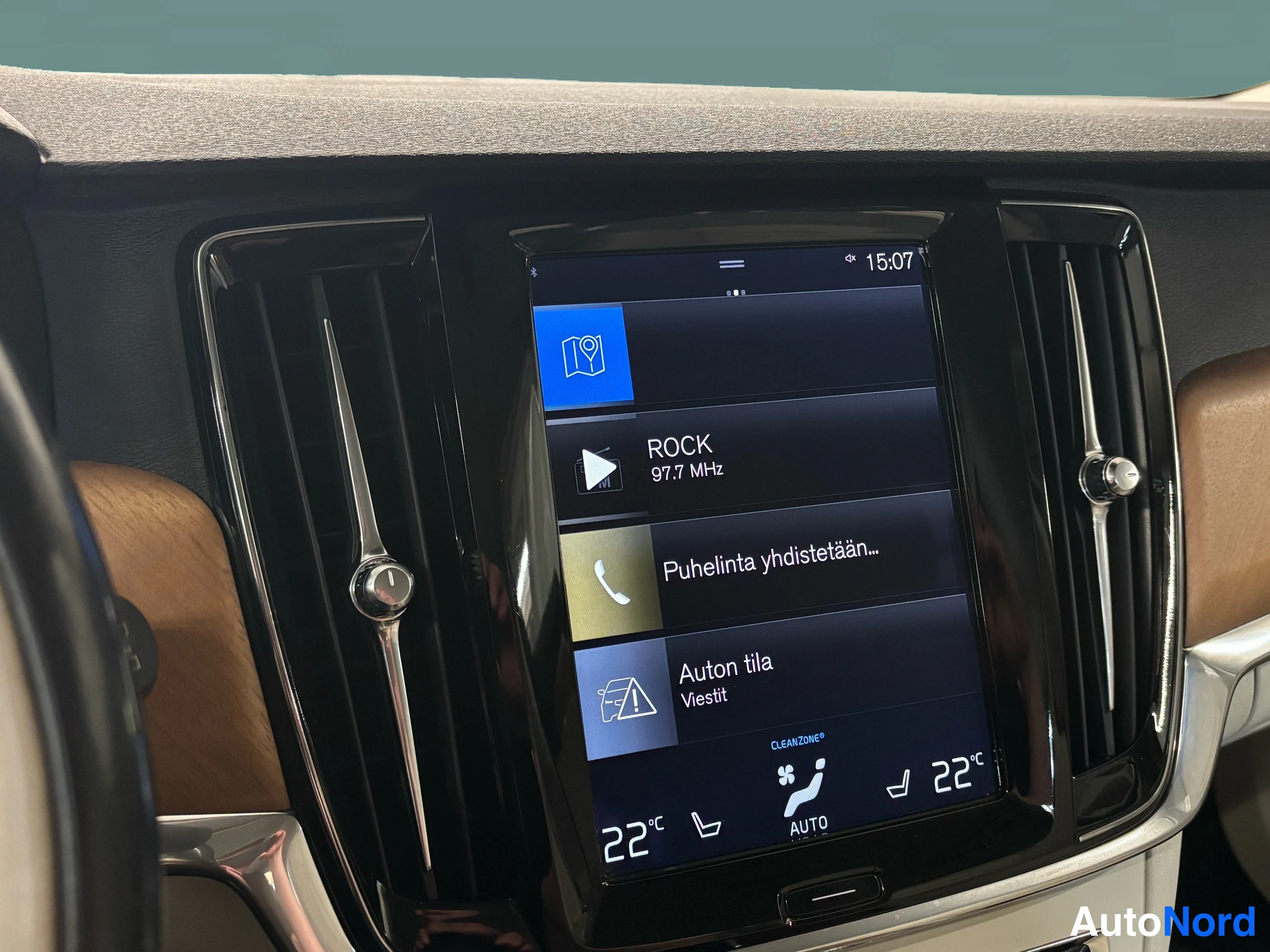 Sininen Volvo V90 2016, yksityiskohta, kuva 34