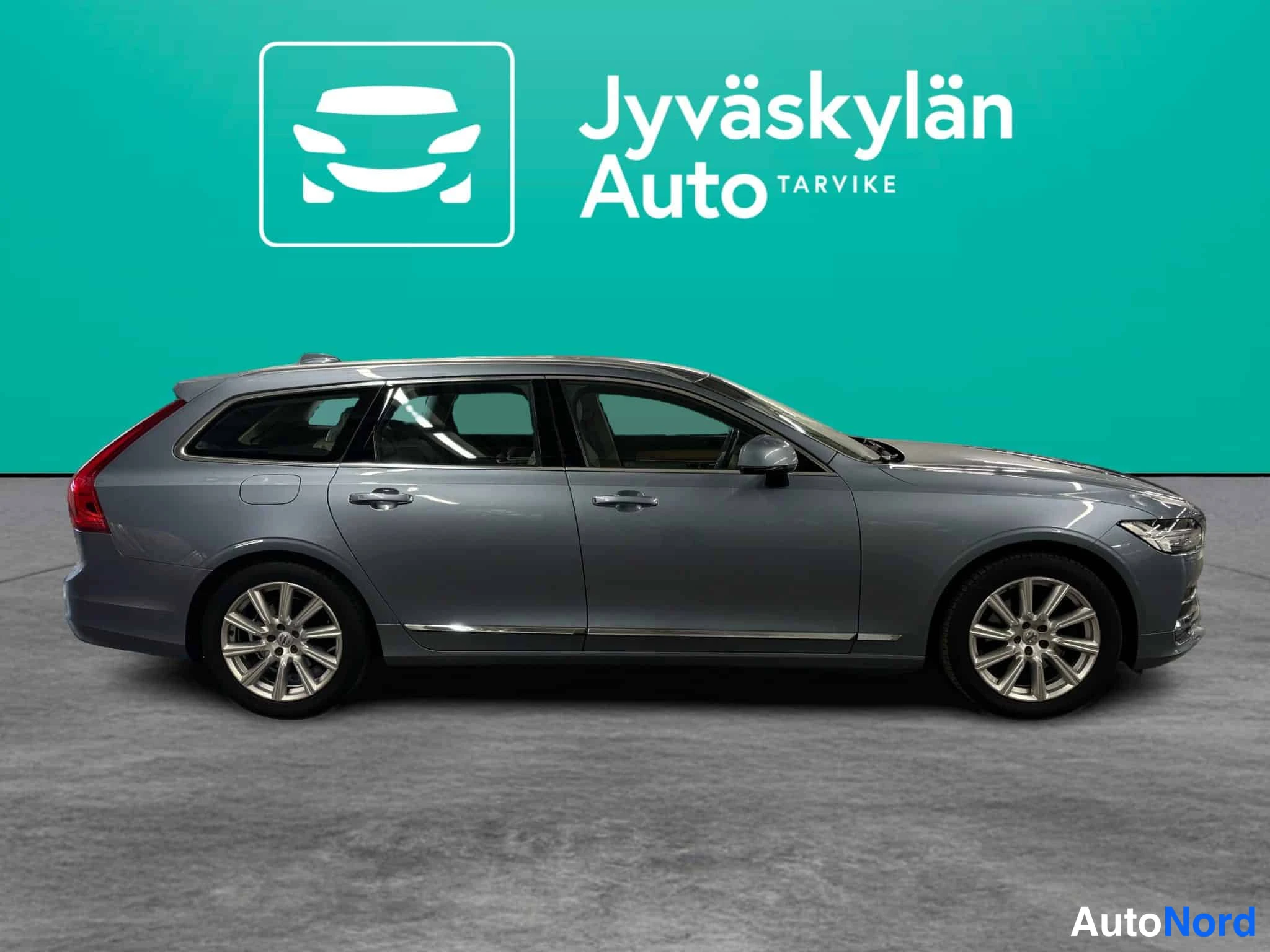 Sininen Volvo V90 2016, sivulta, kuva 7