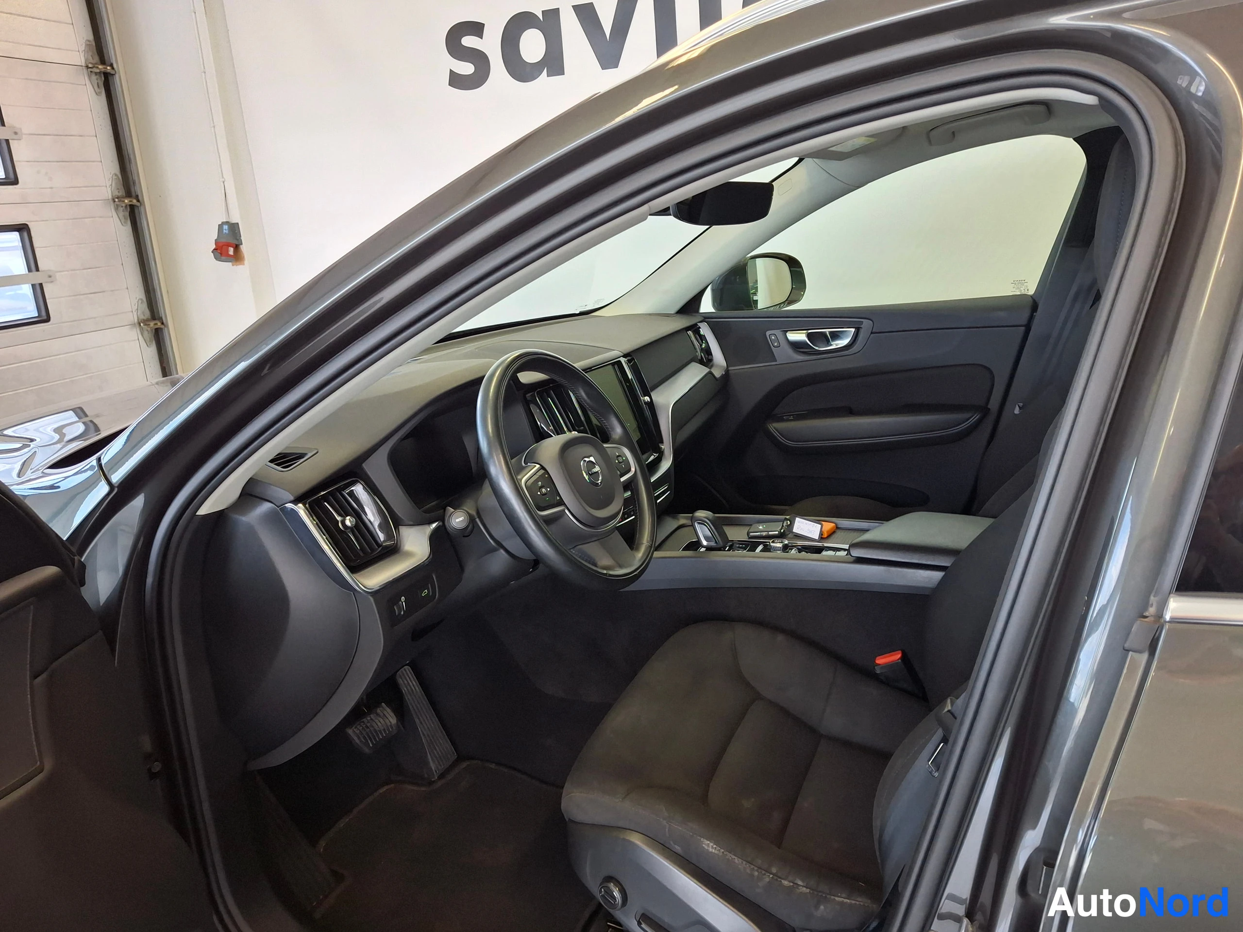 Harmaa Volvo XC60 2021, ohjaamo, kuva 14
