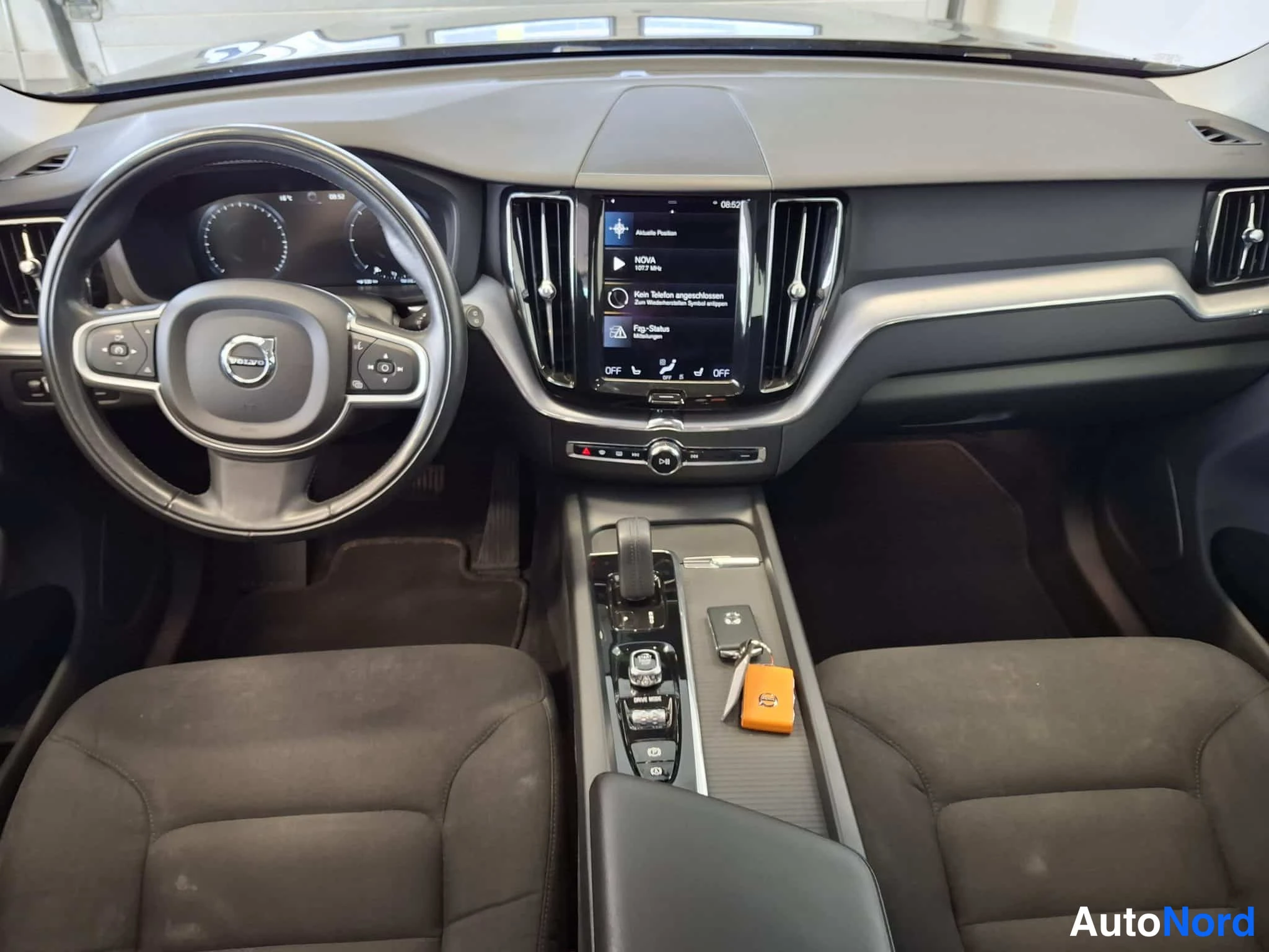 Harmaa Volvo XC60 2021, ohjaamo, kuva 15