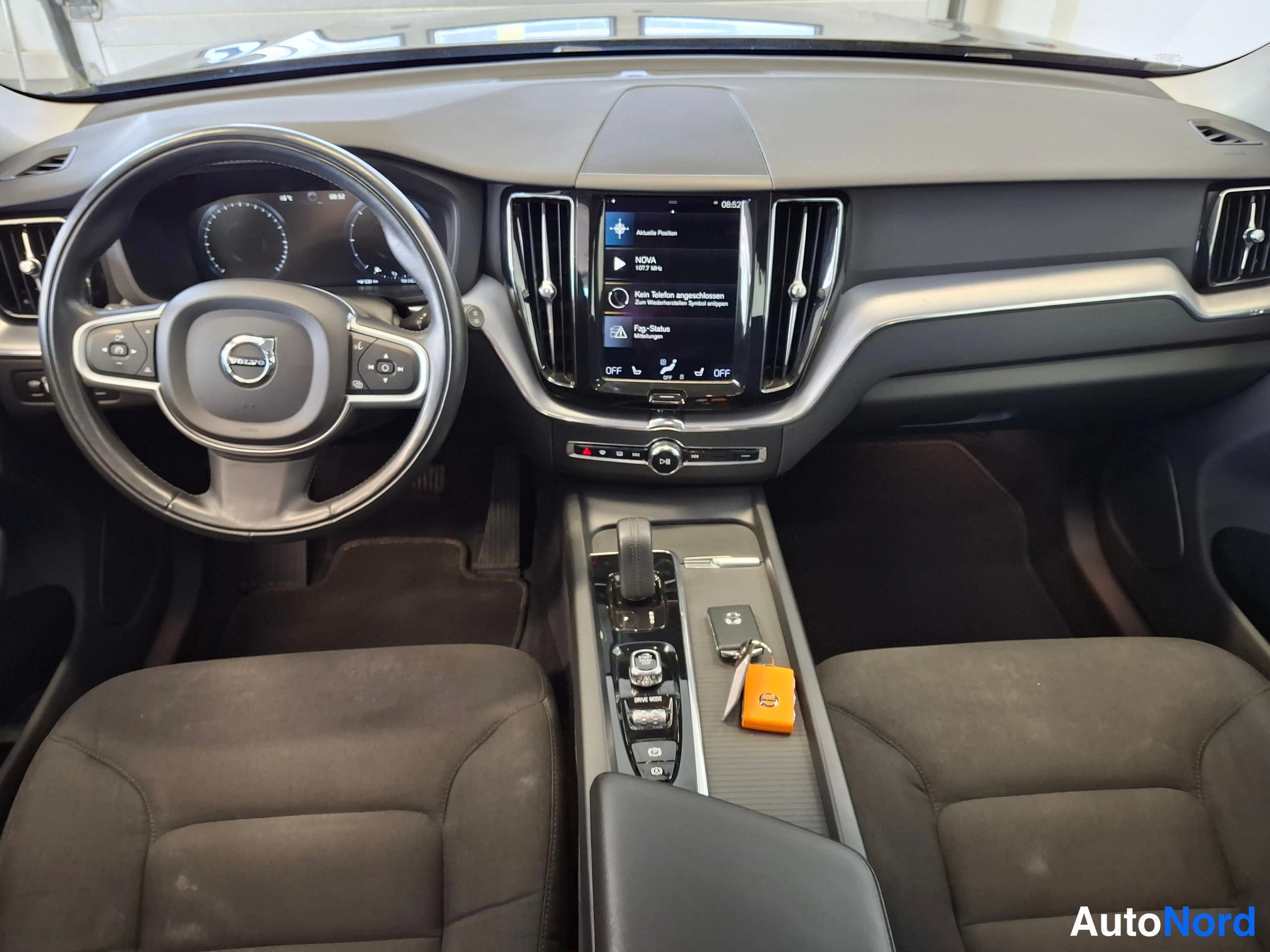 Harmaa Volvo XC60 2021, ohjaamo, kuva 16