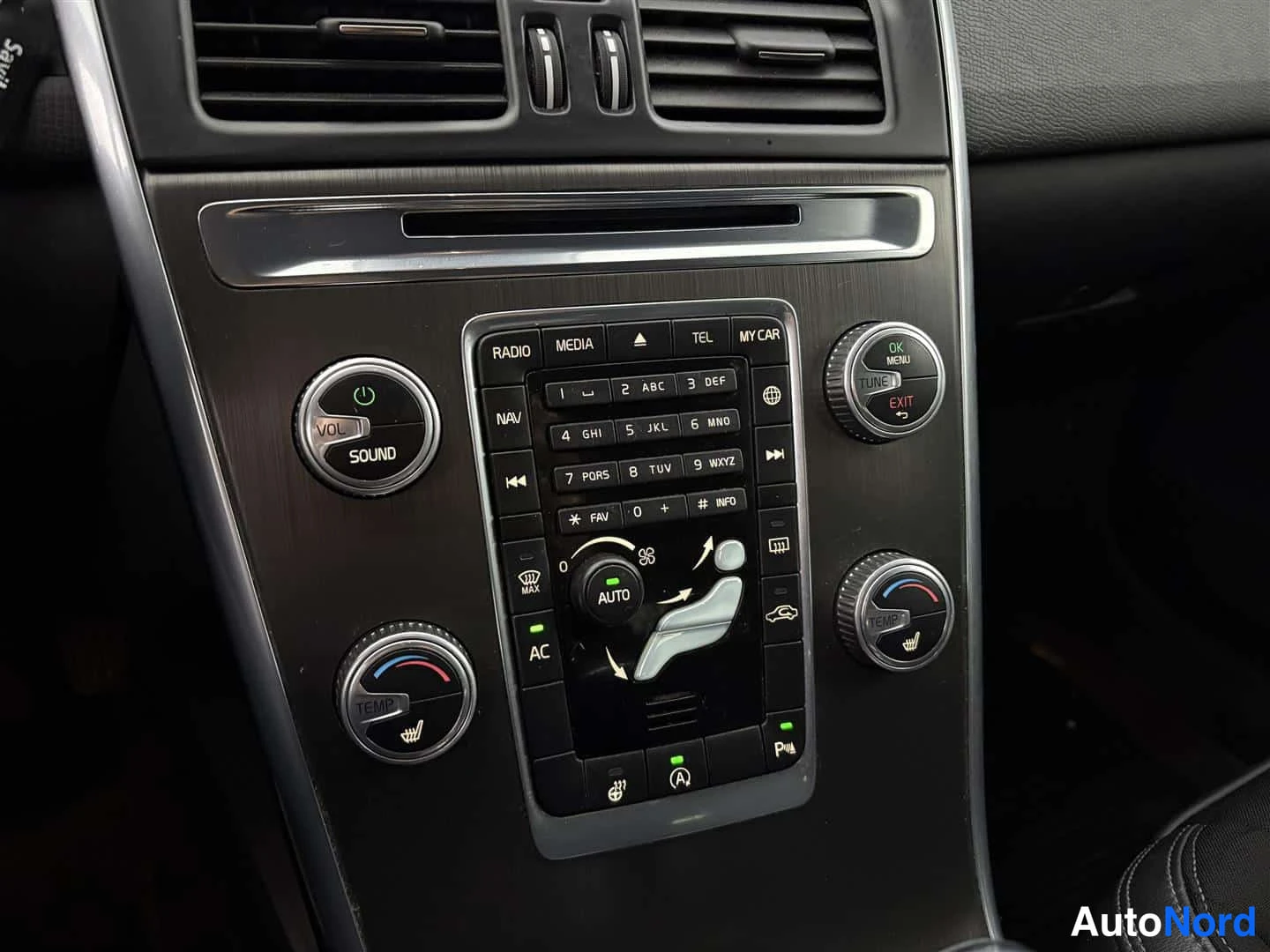 Sininen Volvo XC60 2015, yksityiskohta, kuva 22