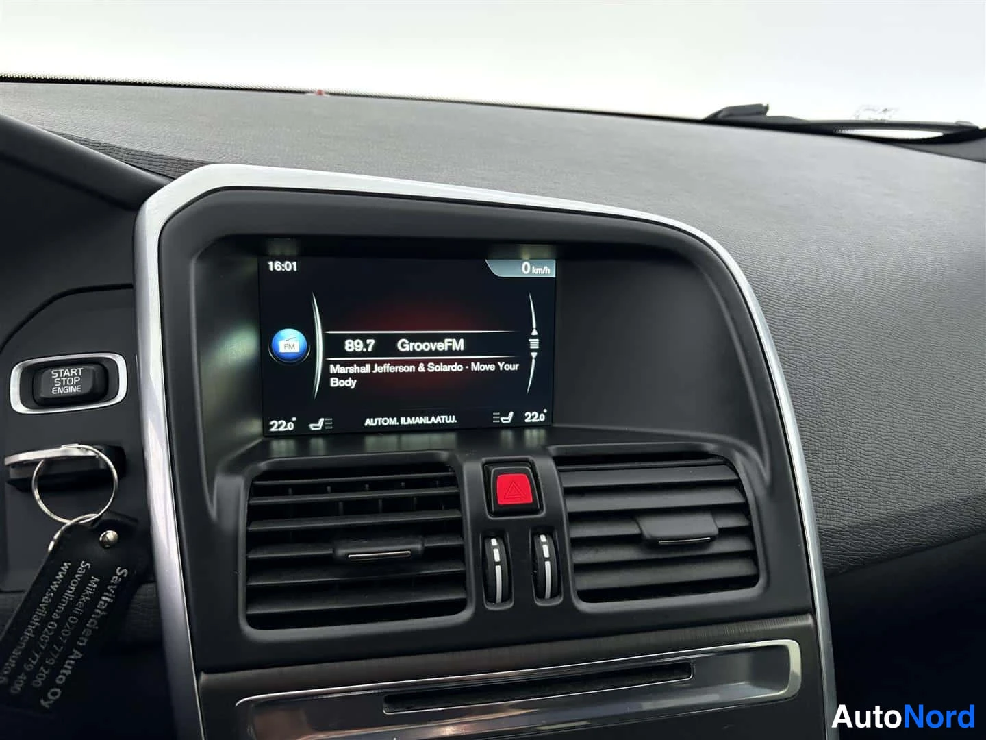 Sininen Volvo XC60 2015, yksityiskohta, kuva 23