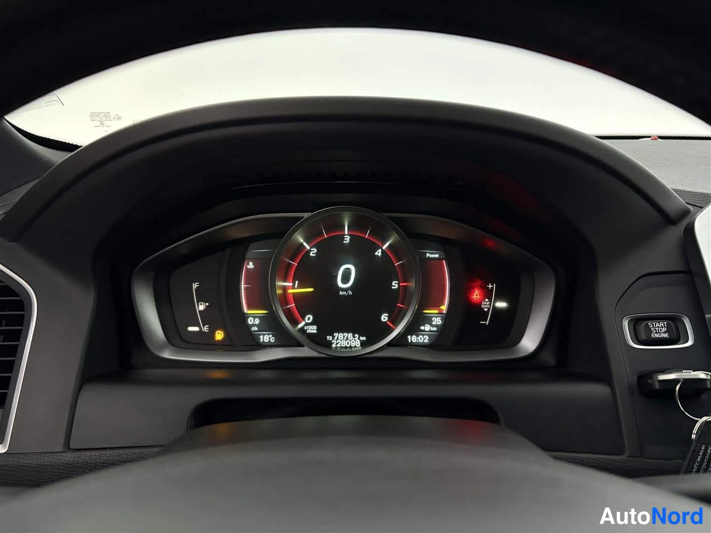Sininen Volvo XC60 2015, yksityiskohta, kuva 25