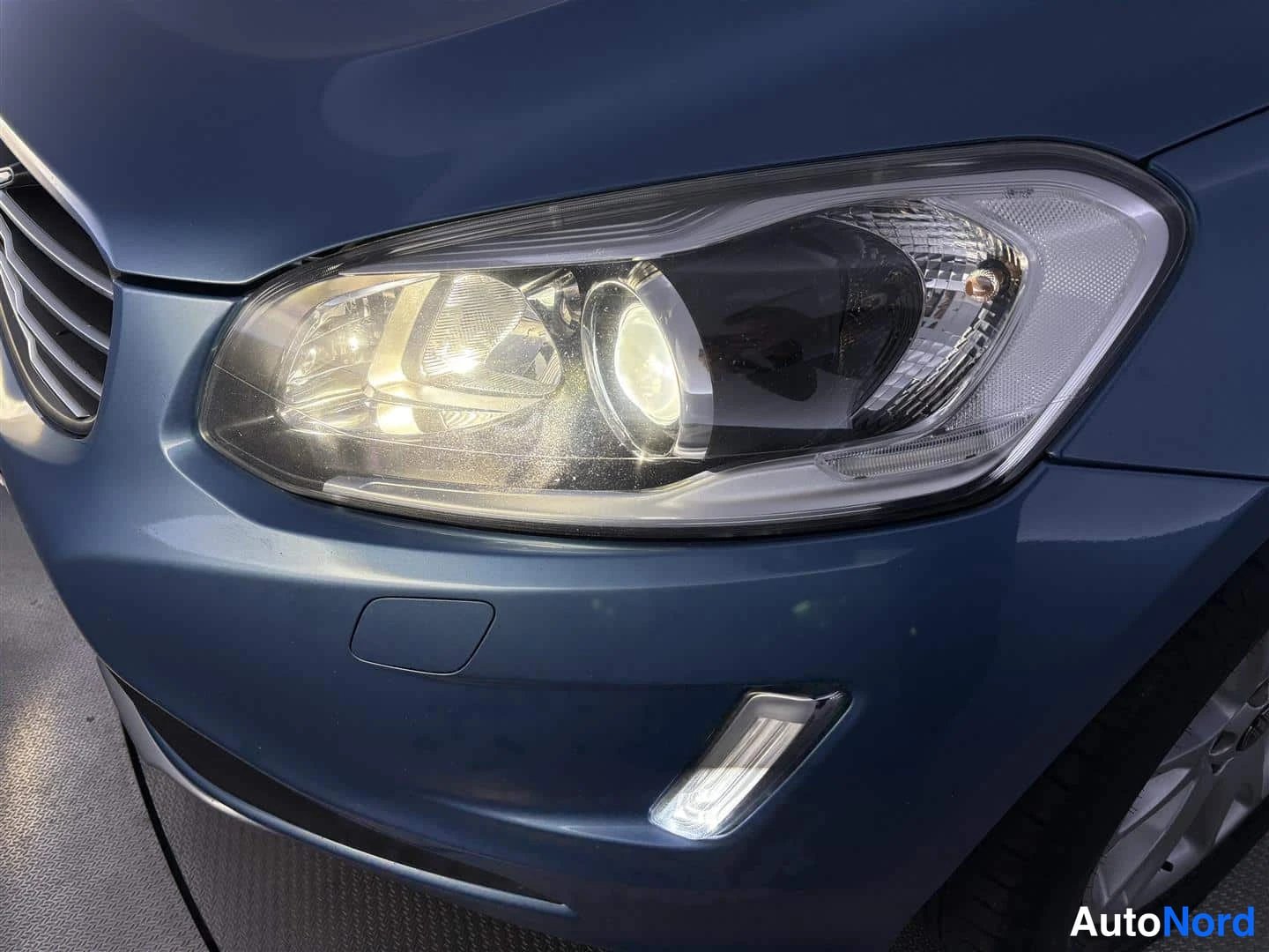 Sininen Volvo XC60 2015, yksityiskohta, kuva 31